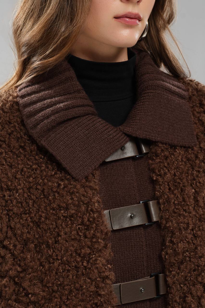 Kadın Peluş Kumaş Yakası Triko Ön Kapaması Deri Toka Detaylı Tasarım Mont Kaban