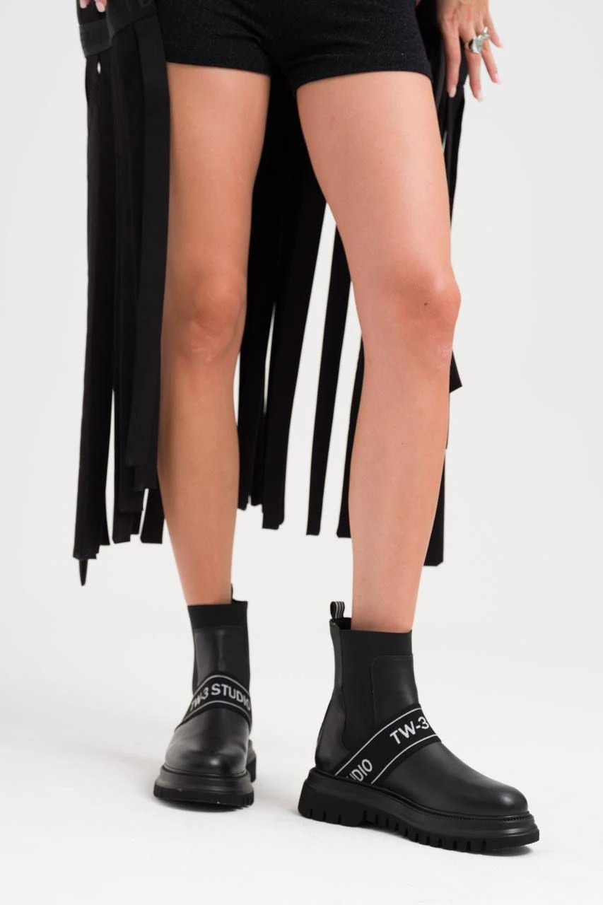 Hakiki Deri Kemer Detaylı Kadın Siyah Bot