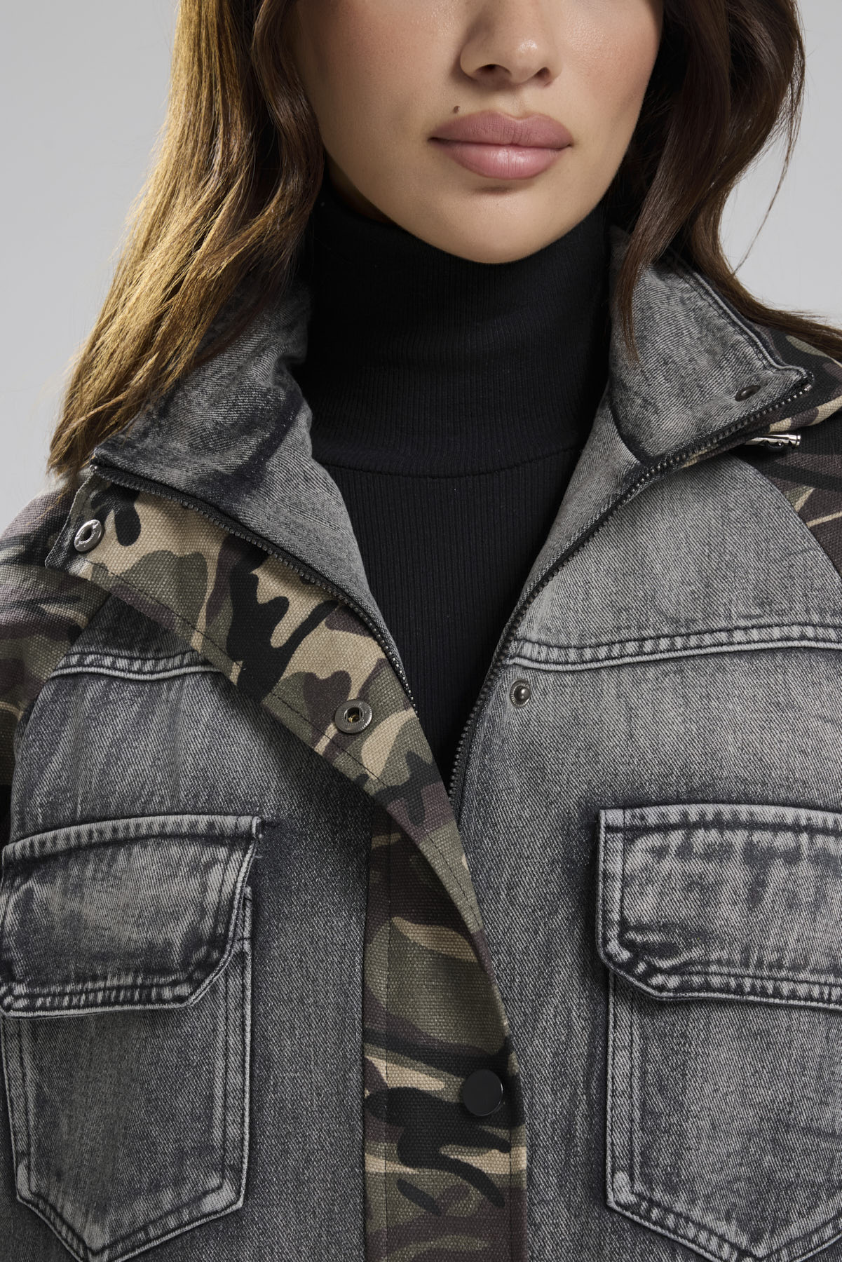 Kadın Denim ve Kamuflaj Kumaş Garnili Tasarım Oversize Ceket