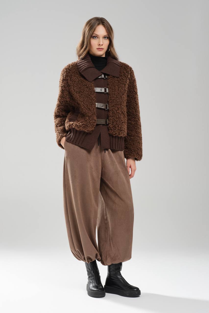 Kadın Peluş Kumaş Yakası Triko Ön Kapaması Deri Toka Detaylı Tasarım Mont Kaban