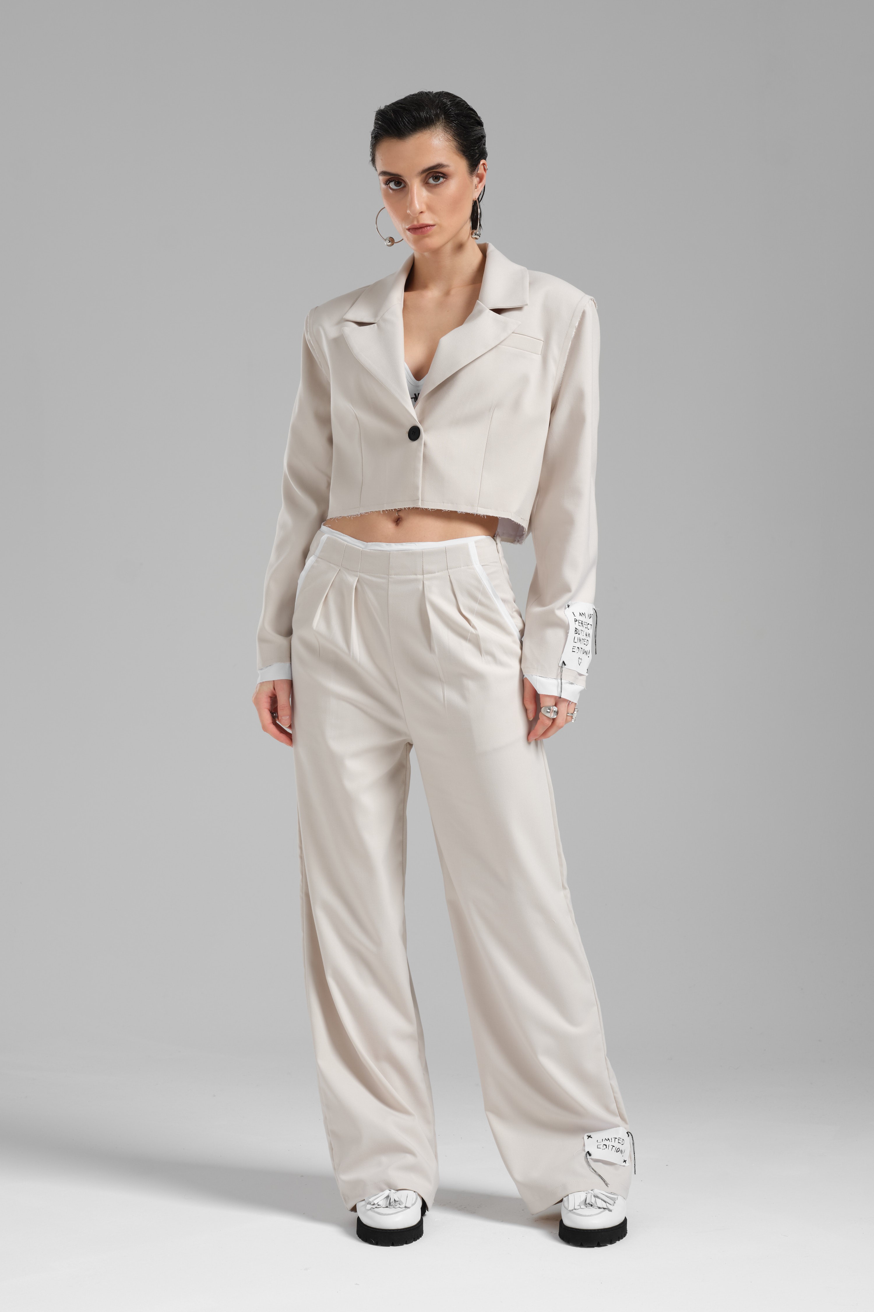 Kadın Aplike Detaylı Tasarım Crop Blazer Ceket