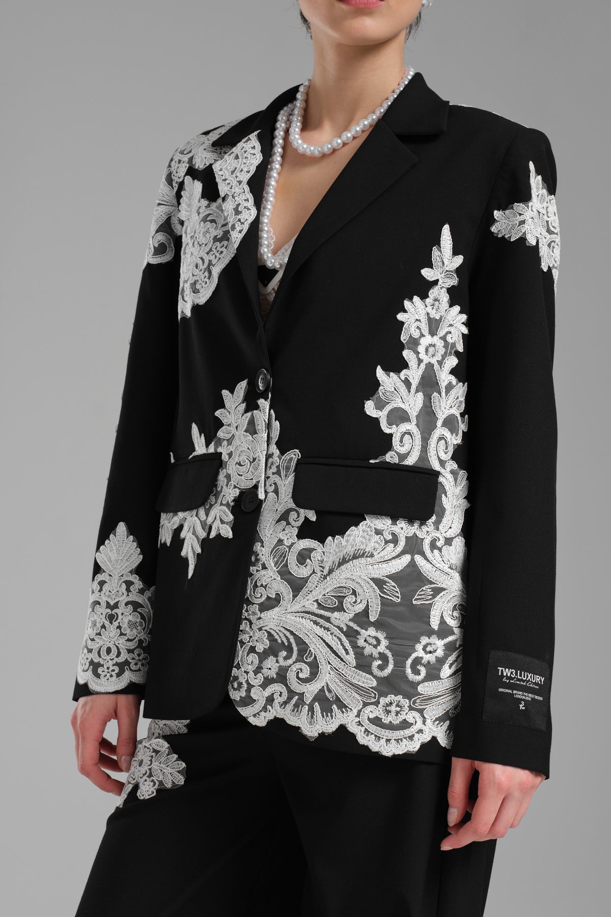 Kadın Dantel Aplikeli Tasarım Blazer Ceket