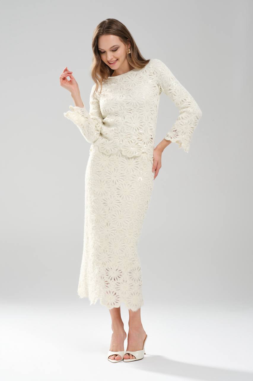 Kadın İki Parça Etek ve Bluz Triko İçi Astarlı Yakası El İşlemeli Tasarım Triko Takım