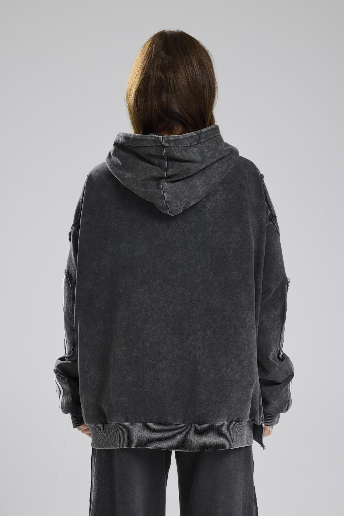 Kadın Yıkamalı Denim Garnili Kolları Şerit Detaylı Oversize Kapşonlu Tasarım Ceket