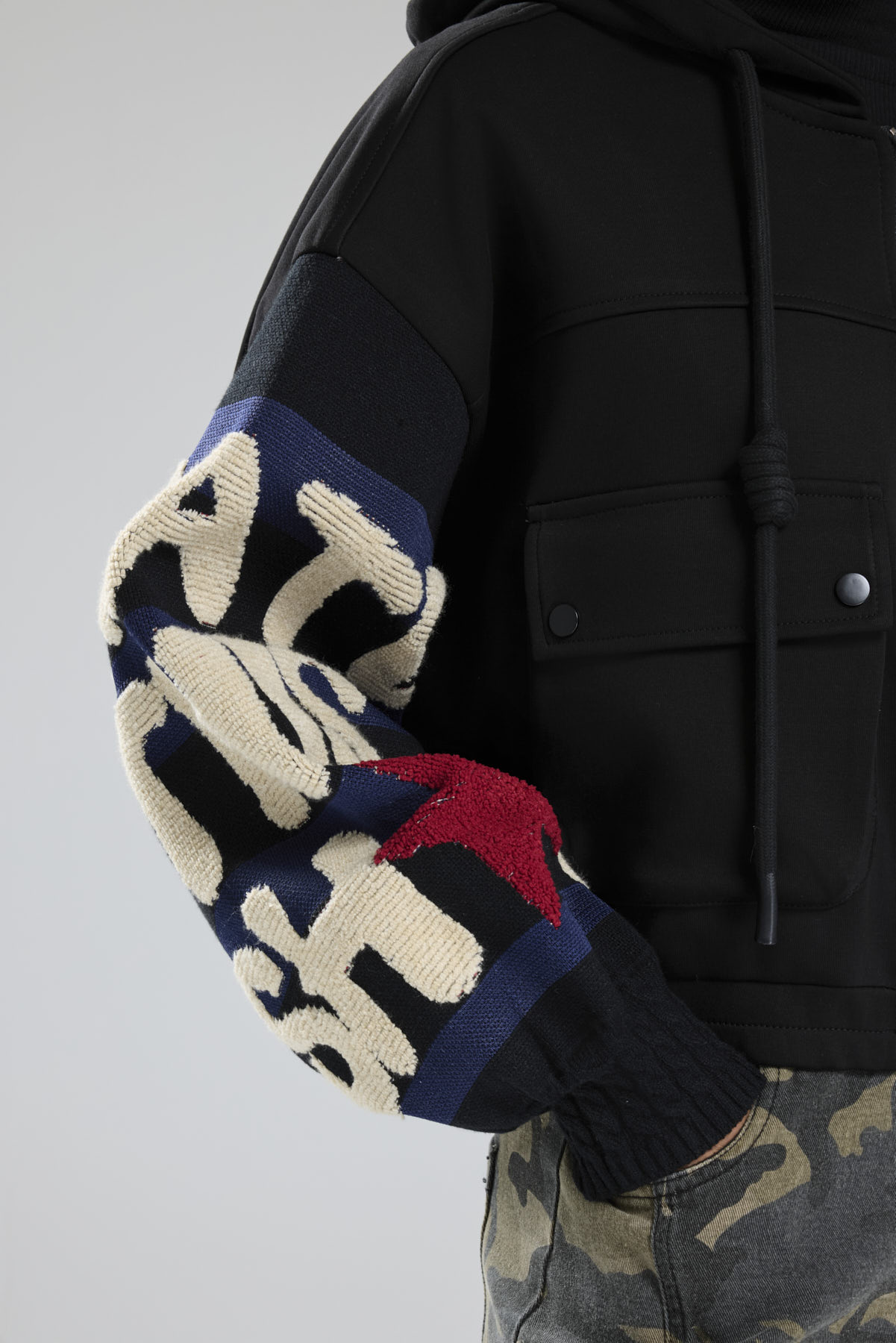 Kadın Kolları Triko Detaylı İçi Astarlı Kapüşonlu Tasarım Ceket