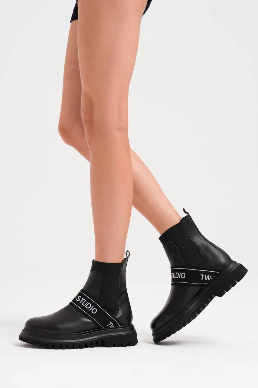 Hakiki Deri Kemer Detaylı Kadın Siyah Bot