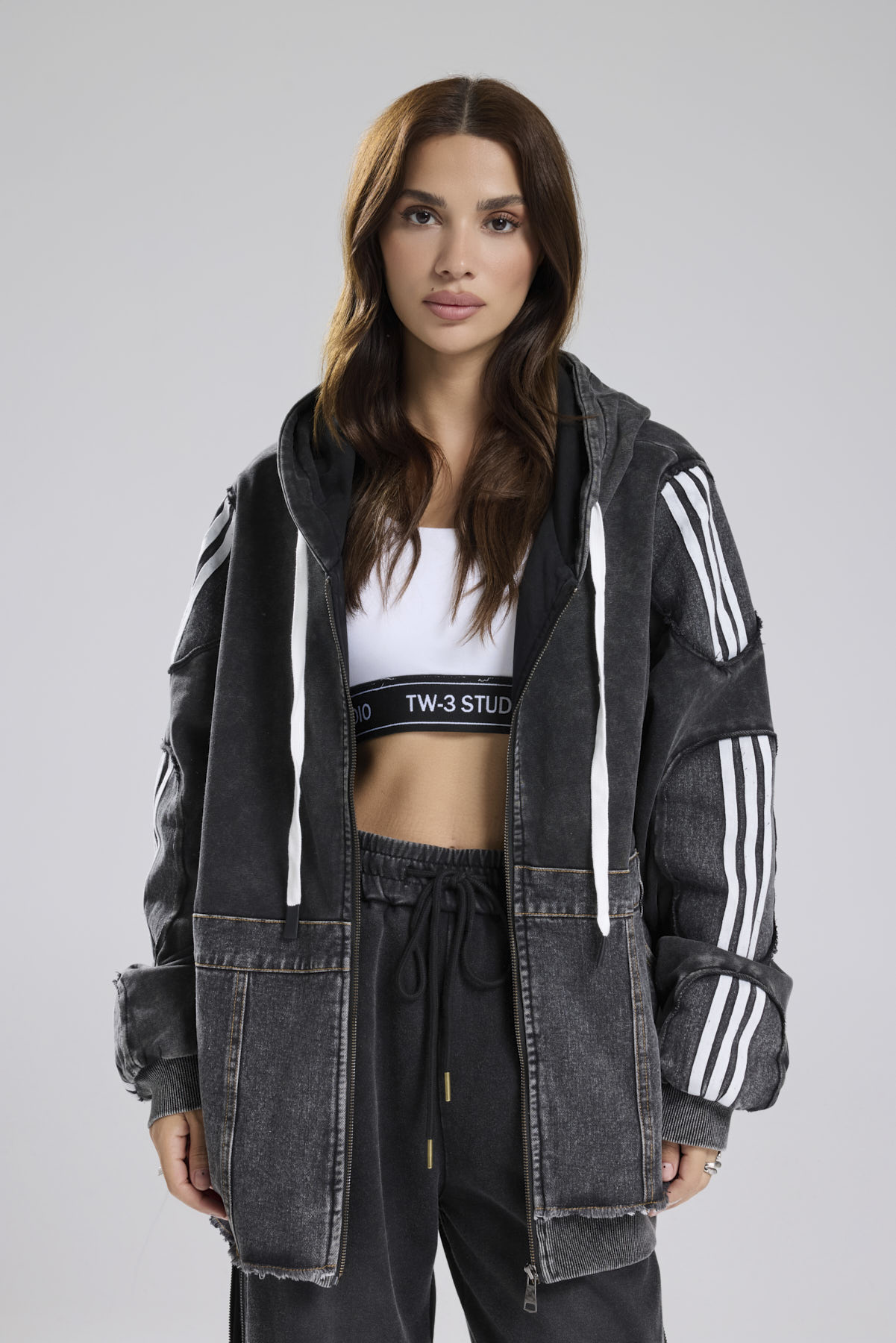 Kadın Yıkamalı Denim Garnili Kolları Şerit Detaylı Oversize Kapşonlu Tasarım Ceket