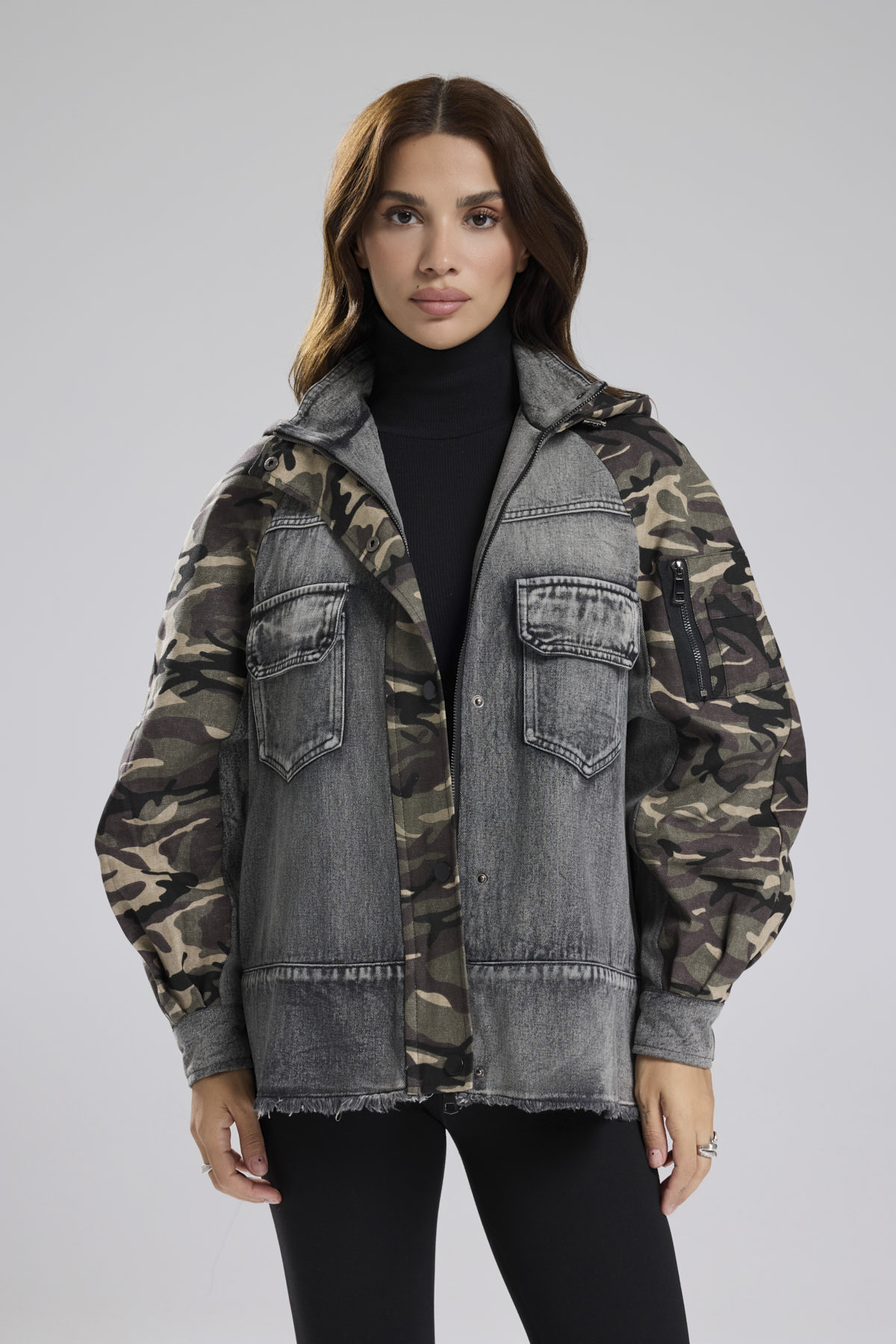 Kadın Denim ve Kamuflaj Kumaş Garnili Tasarım Oversize Ceket