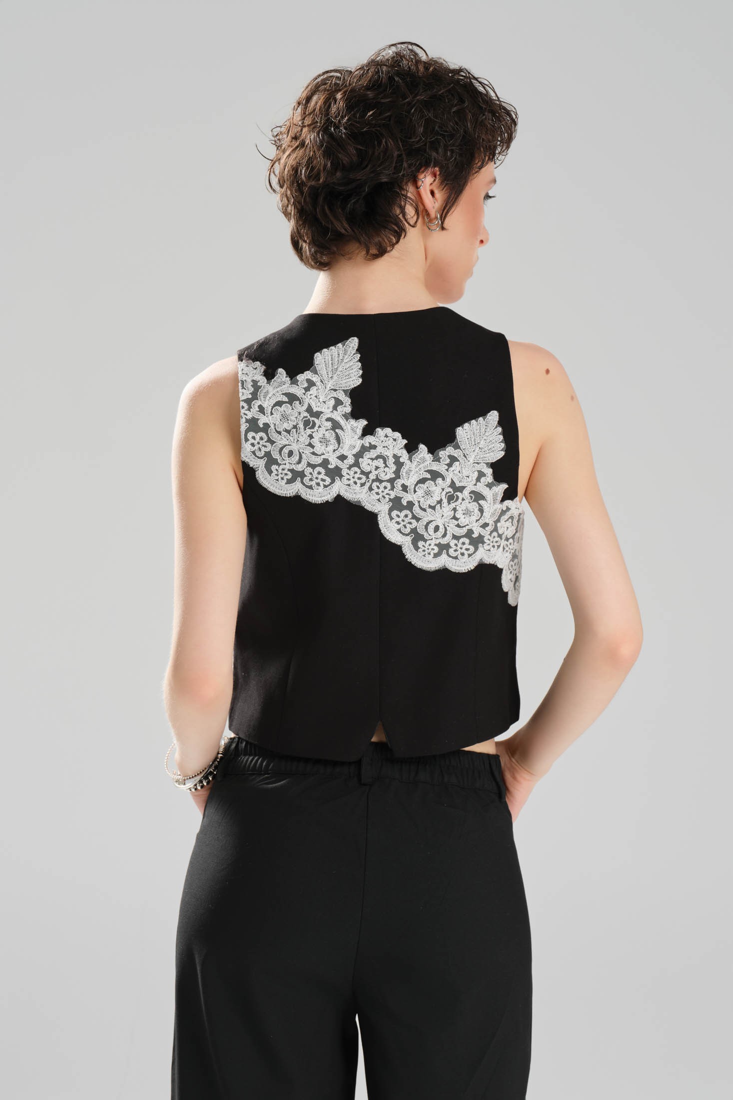 Kadın Dantel Aplikeli Tasarım Slim Fit Yelek 