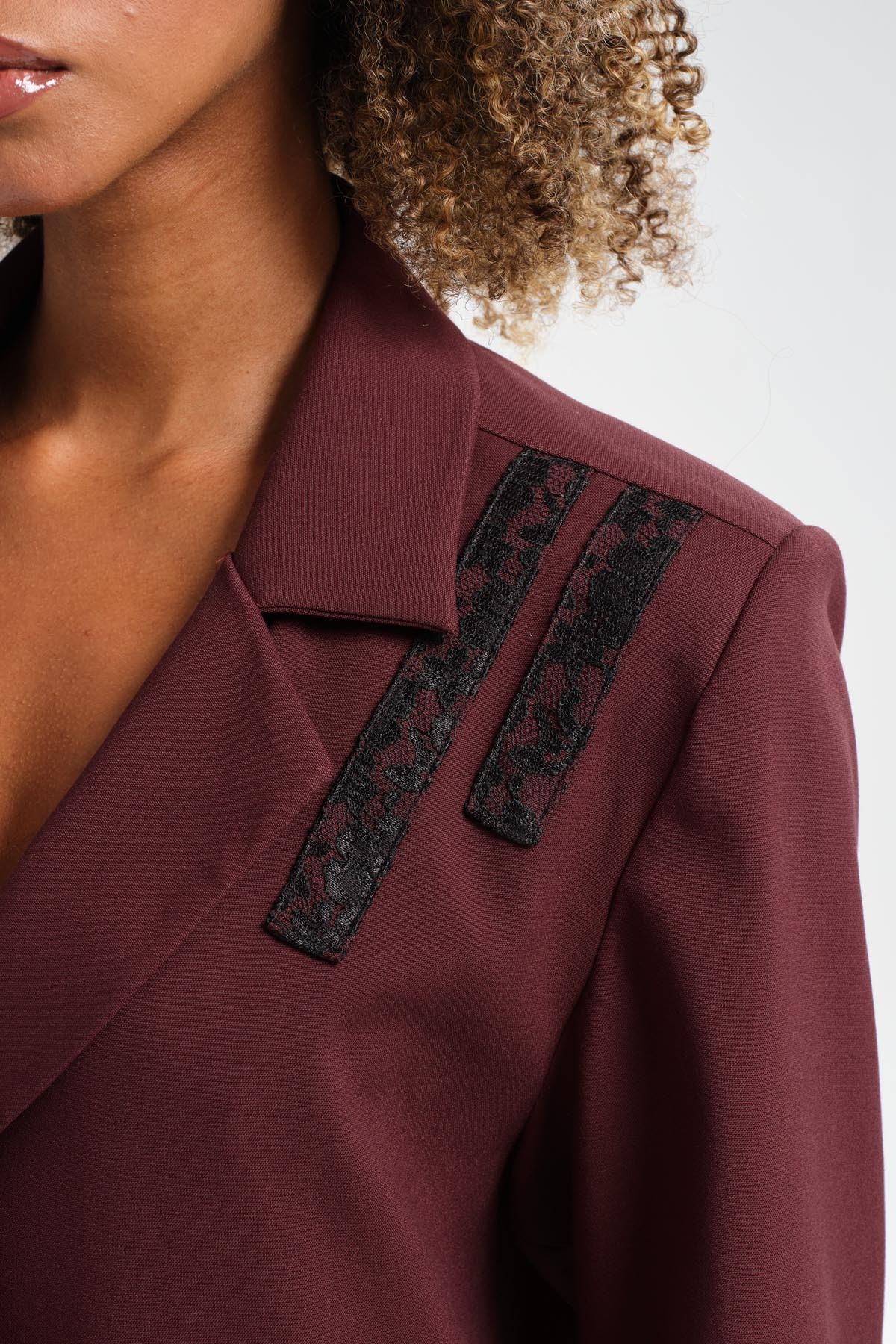 Kadın Dantel Detaylı Kruvaze Tasarım Blazer Ceket