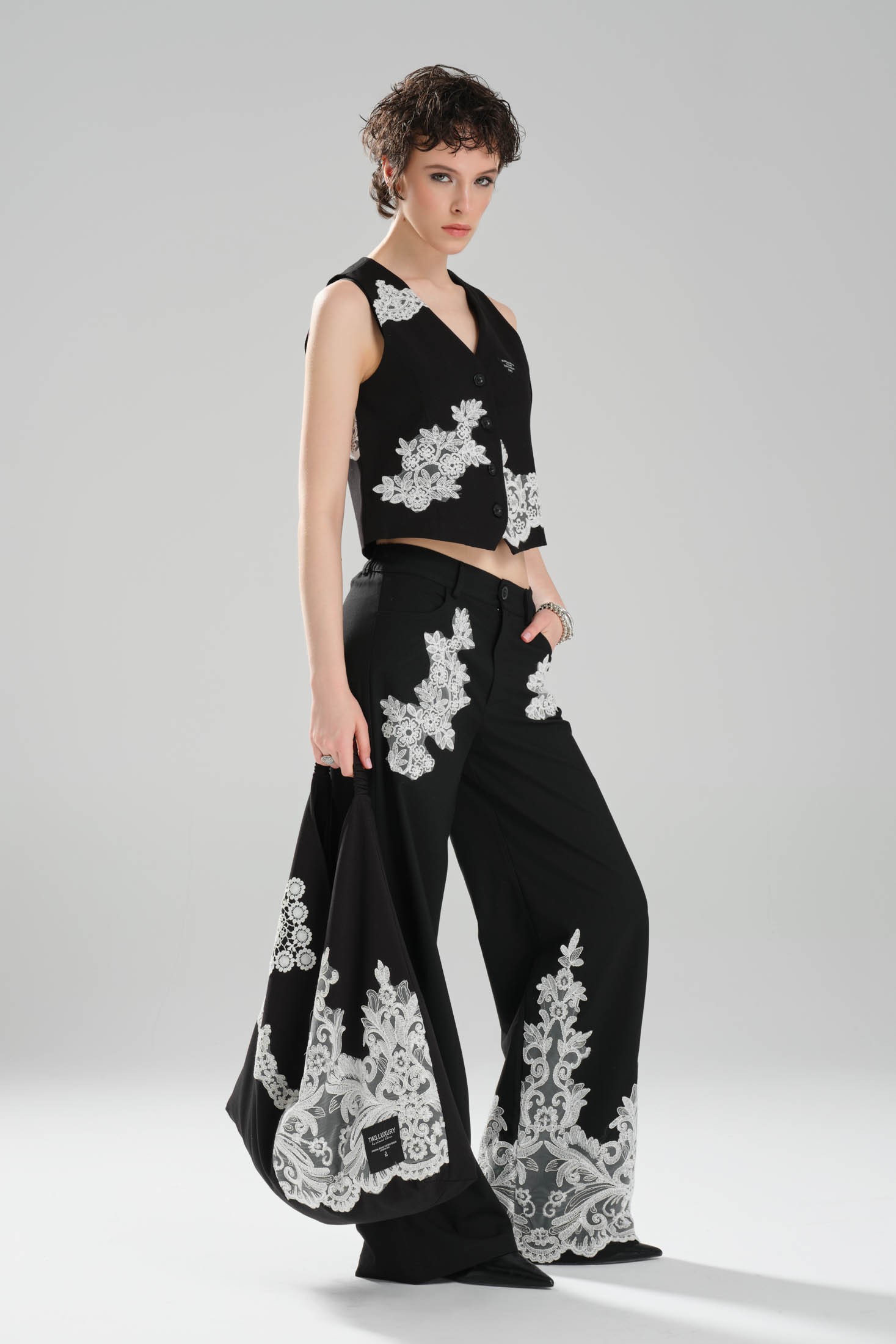 Kadın Dantel Aplikeli Tasarım Slim Fit Yelek 