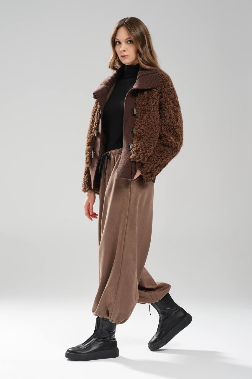 Kadın Peluş Kumaş Yakası Triko Ön Kapaması Deri Toka Detaylı Tasarım Mont Kaban