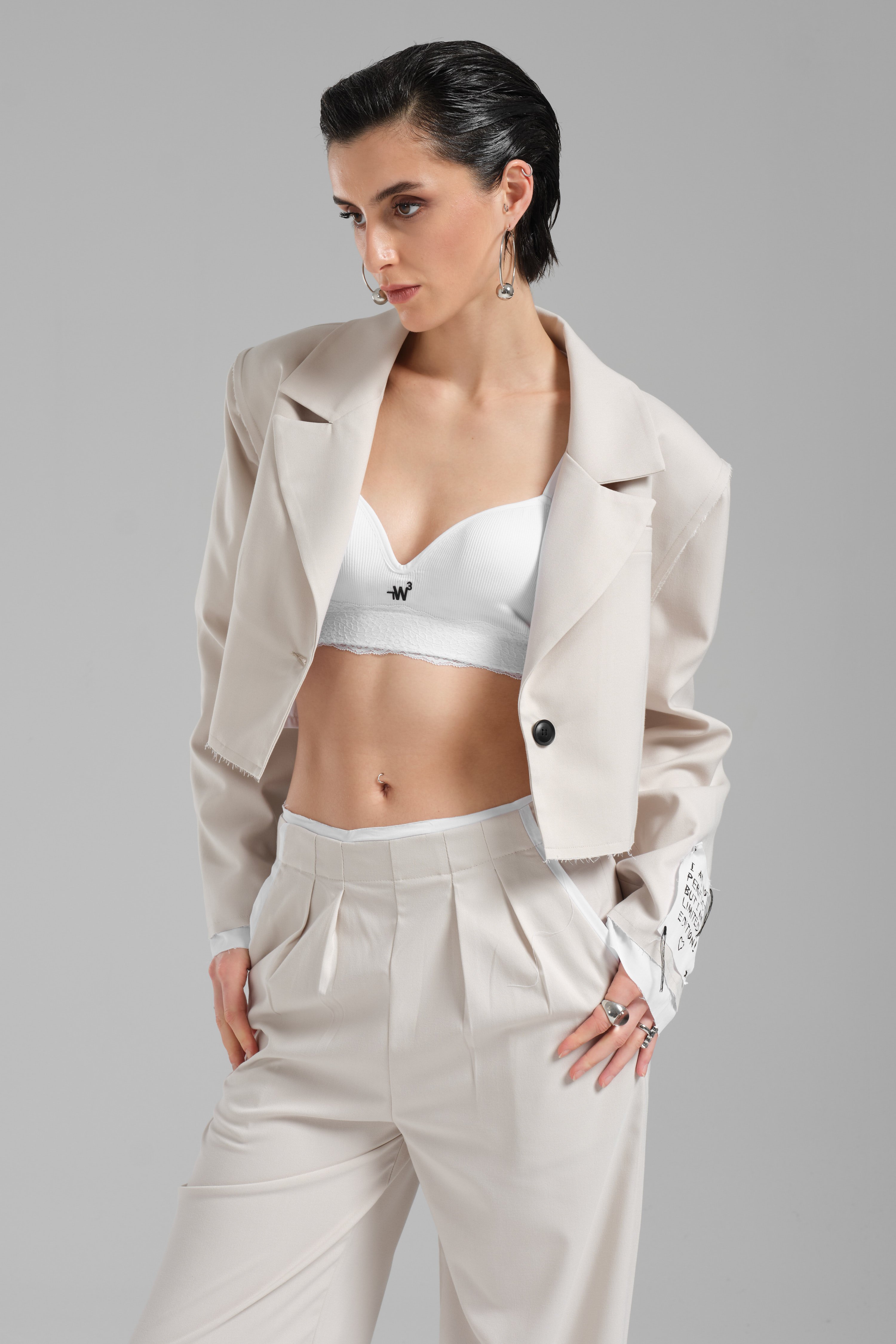 Kadın Aplike Detaylı Tasarım Crop Blazer Ceket