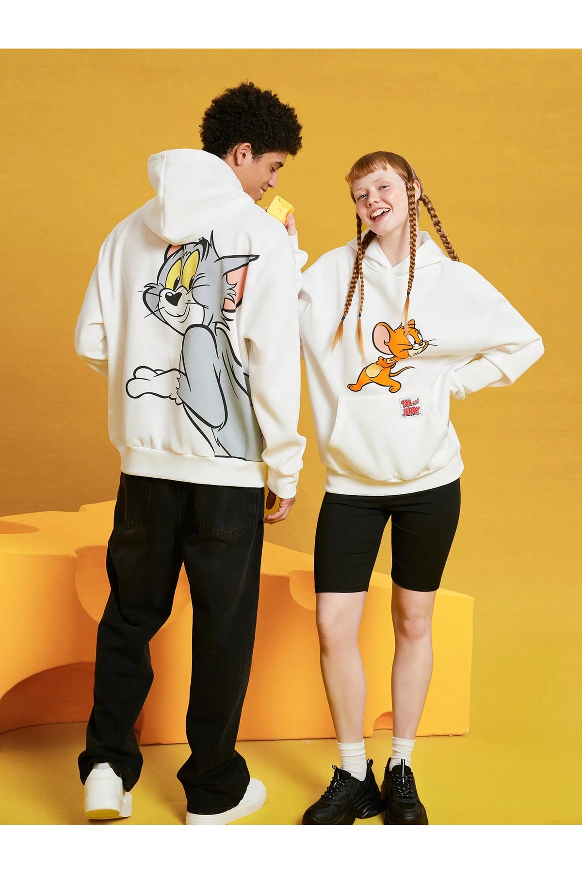 Tom ve Jerry Karakterli Beyaz Hoodie Seti – Çiftler İçin Eğlenceli Karikatür Tasarım sweatshirt