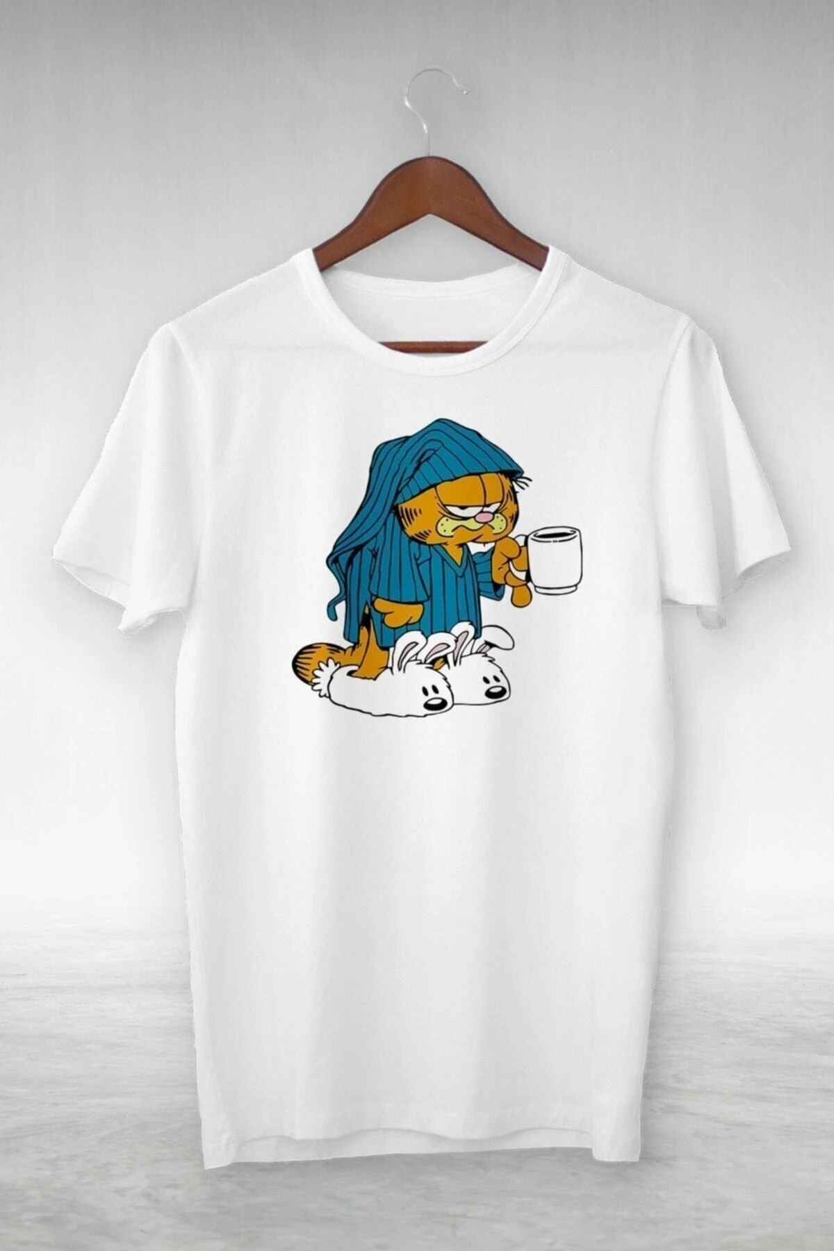 Unisex Regular Kalıp Beyaz Uyku Tulumlu Garfıeld Baskılı T-shirt