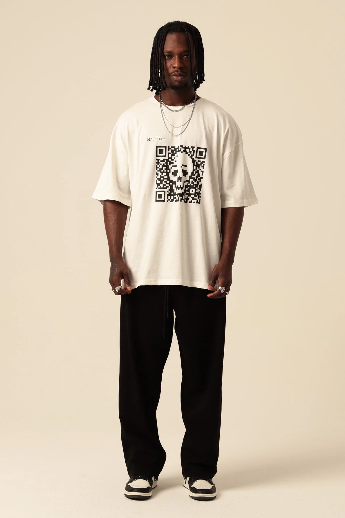 Dead Souls Yazılı Karekod Kuru Kafa T-shirt