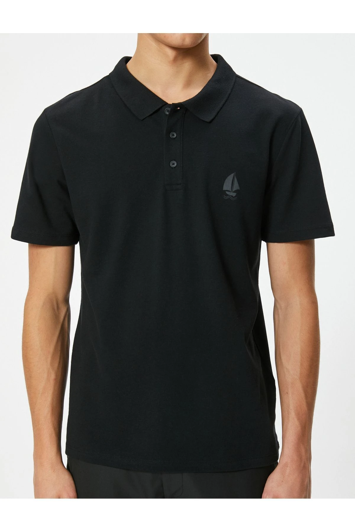 Polo Yaka Tişört Minimal Baskılı Düğmeli Kısa Kollu