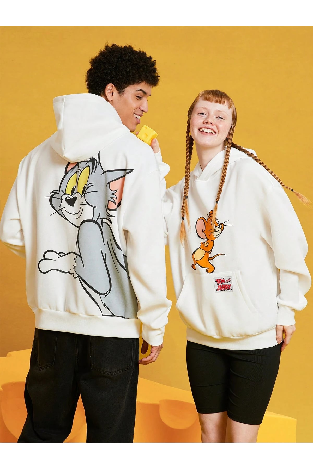 Tom ve Jerry Karakterli Beyaz Hoodie Seti – Çiftler İçin Eğlenceli Karikatür Tasarım sweatshirt