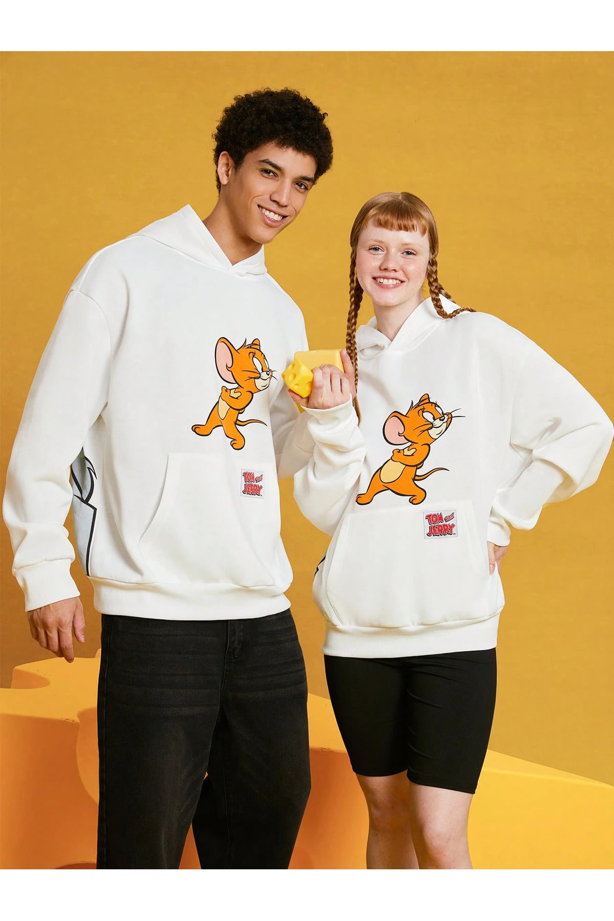 Tom ve Jerry Karakterli Beyaz Hoodie Seti – Çiftler İçin Eğlenceli Karikatür Tasarım sweatshirt