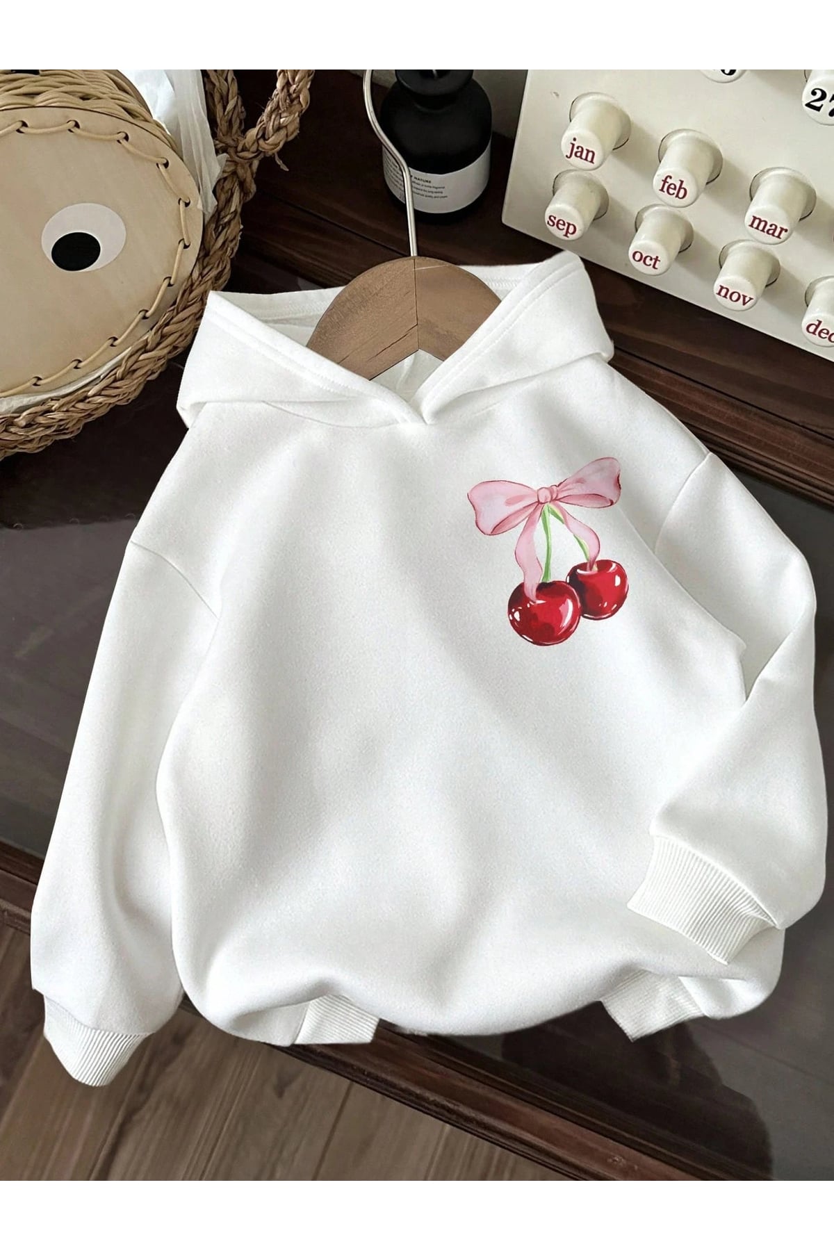 Kadın Siyah Kapüşonlu Sweatshirt – Pembe Kurdele ve Kiraz Baskılı Oversize Hoodie