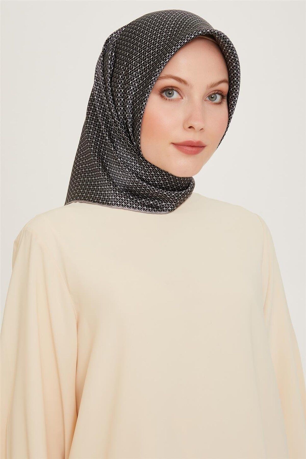 Sura Saf Ipek Eşarp 9210d 03