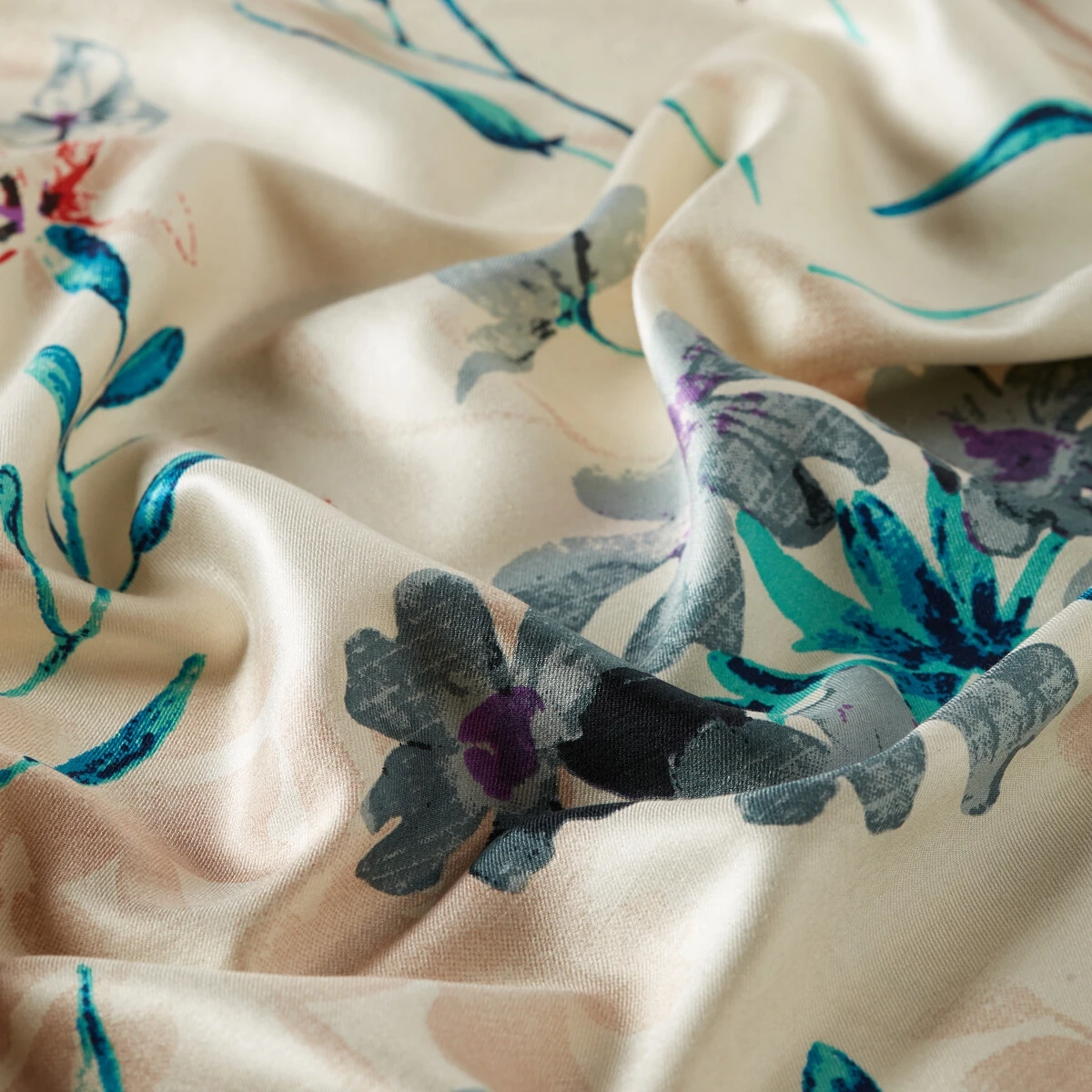 Yonca Bahçesi Desenli İpek Şal