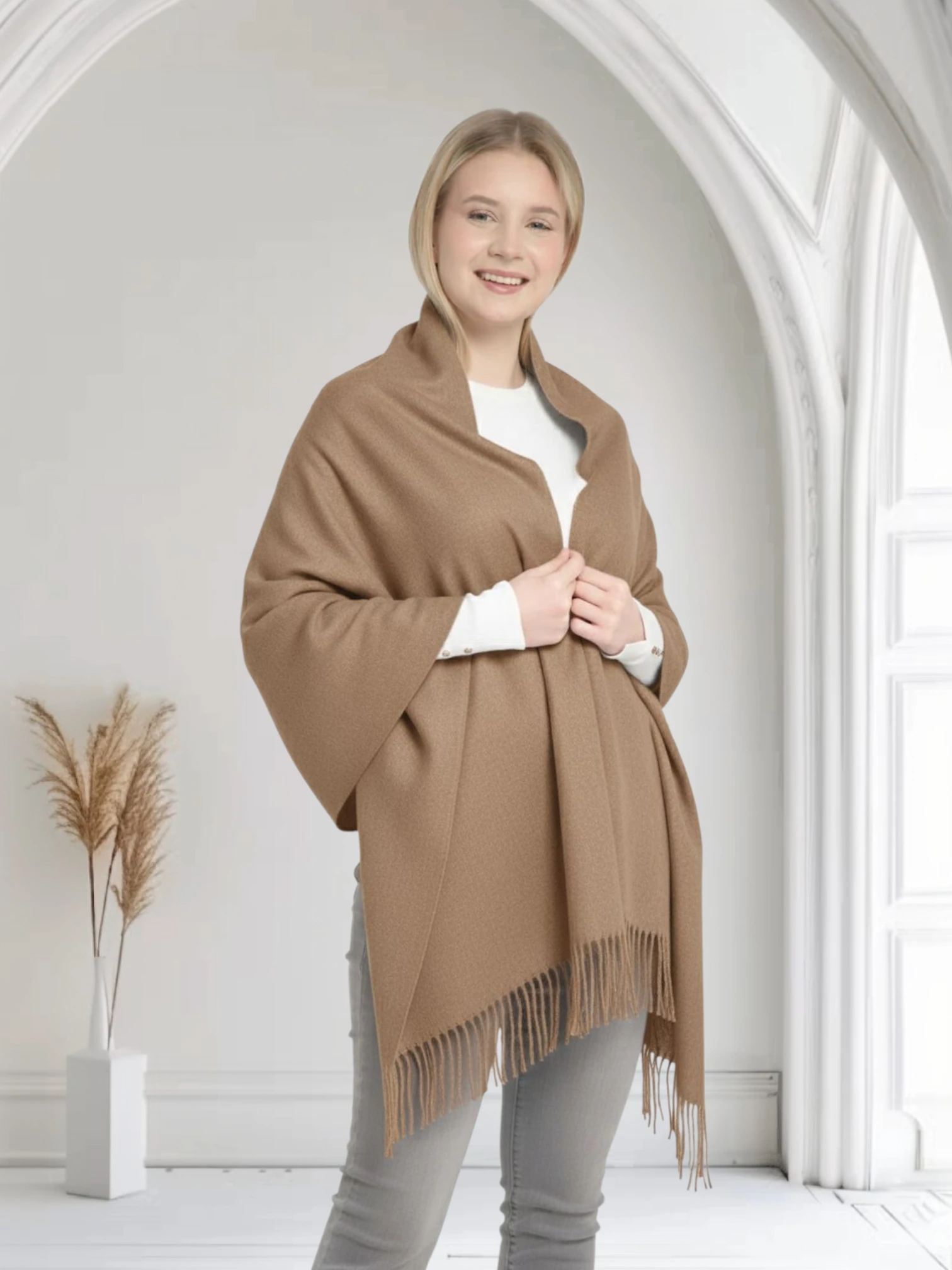 Pashmina püsküllü omuz şalı - bej image