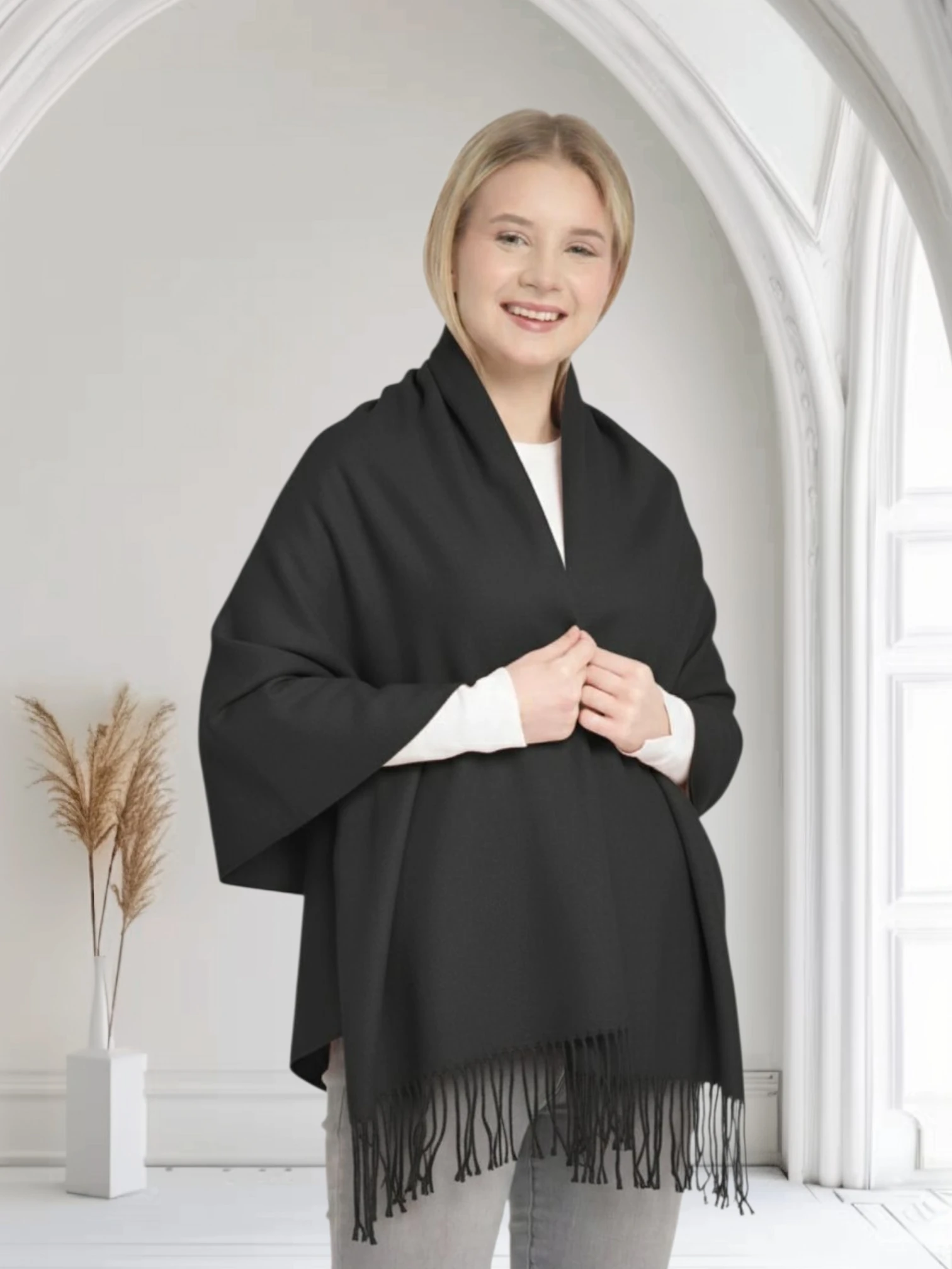 Pashmina püsküllü omuz şalı - SİYAH image