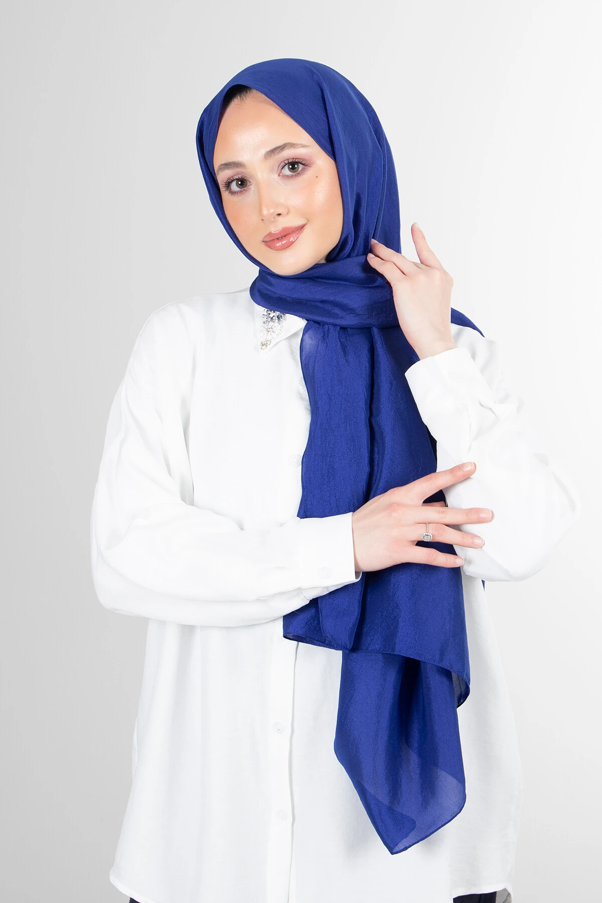 BRİSA VUAL ŞAL - saks image