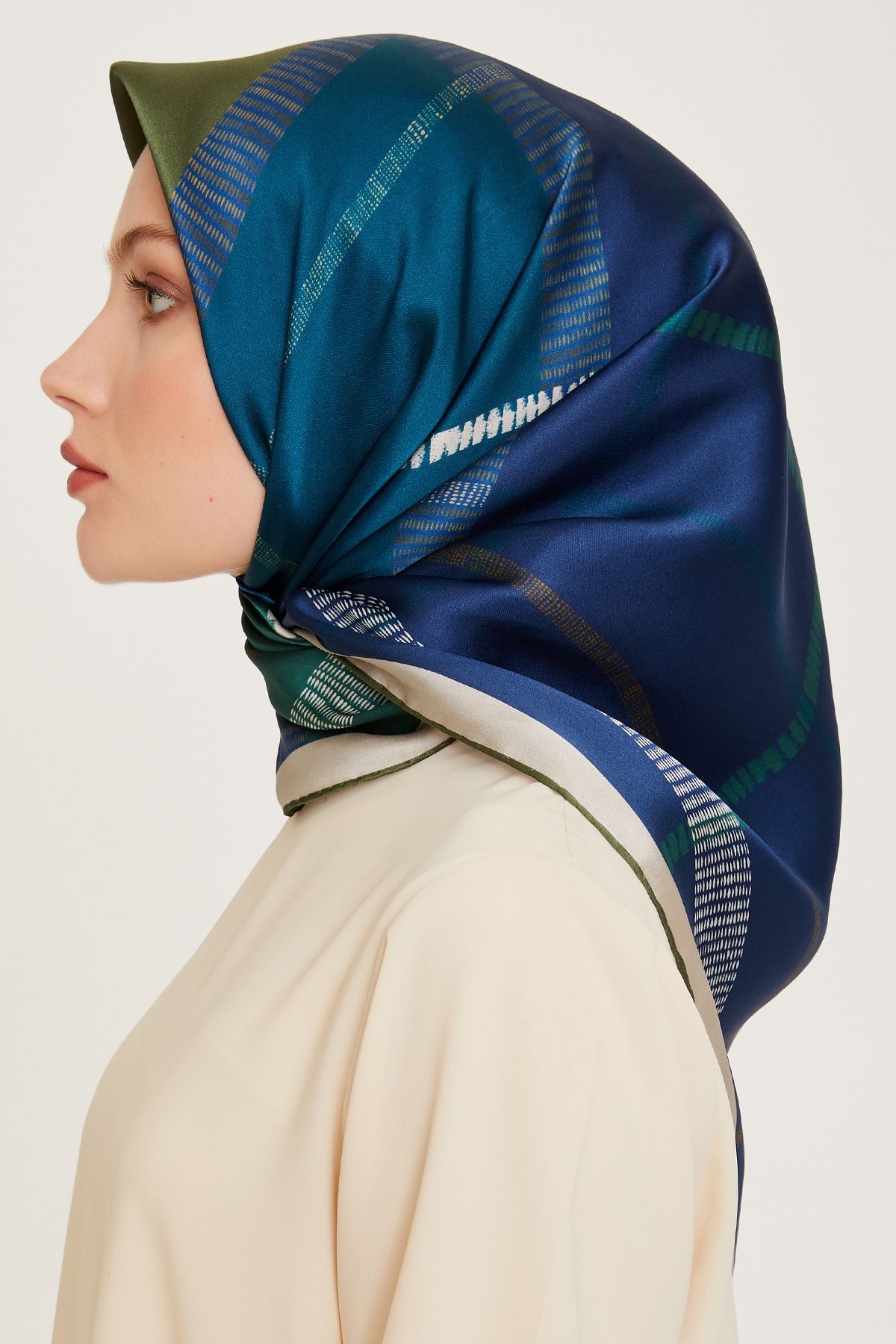 %100 Twill Ipek Desenli Eşarp | 9206-55