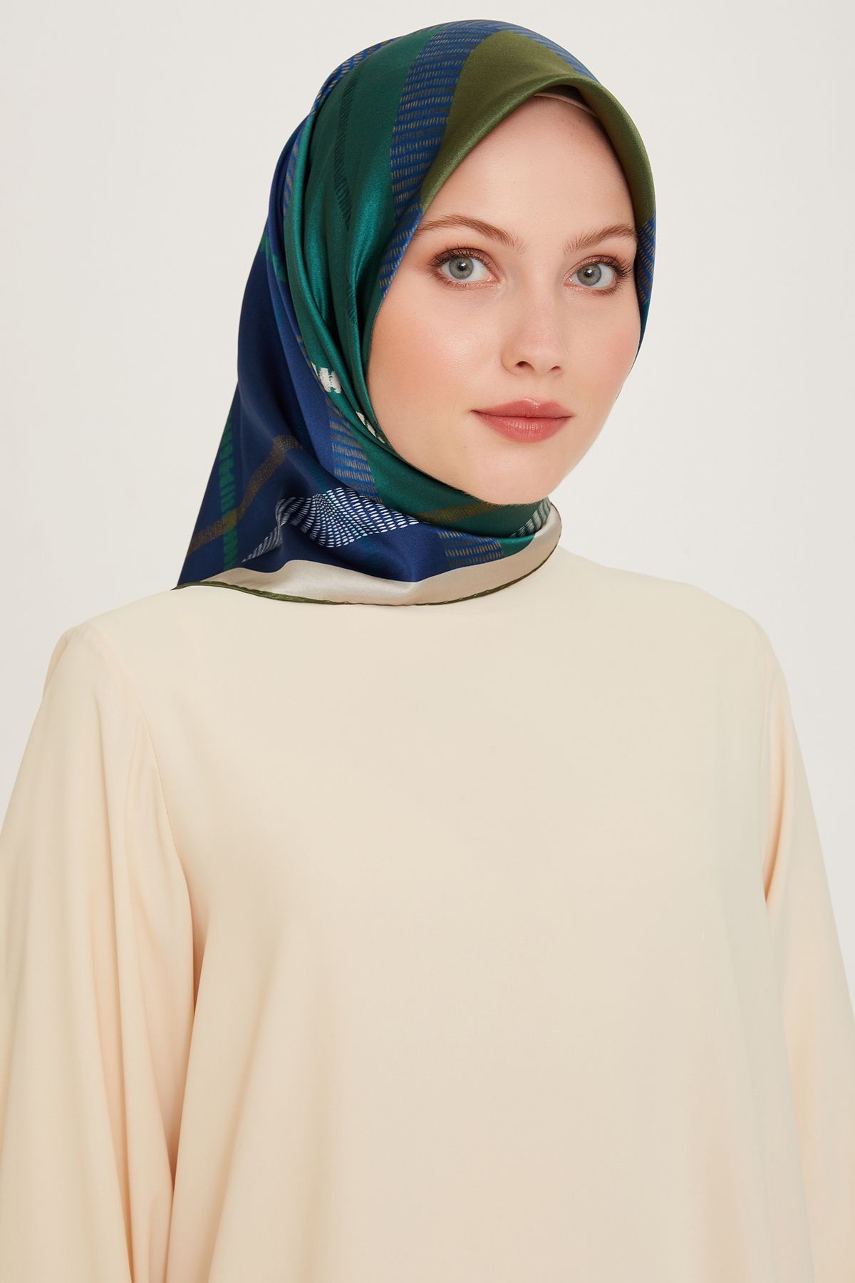 %100 Twill Ipek Desenli Eşarp | 9206-55