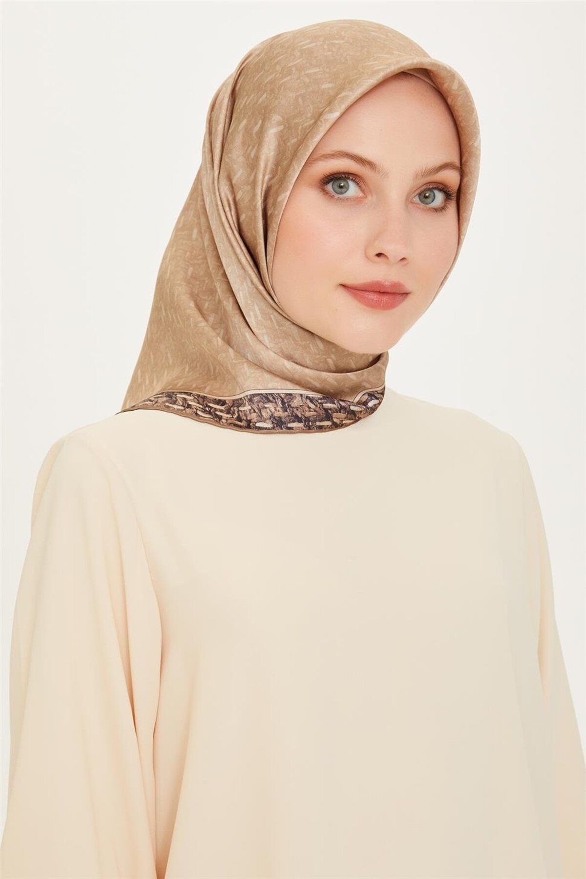 Sura Saf Ipek Eşarp 9230d 84 05