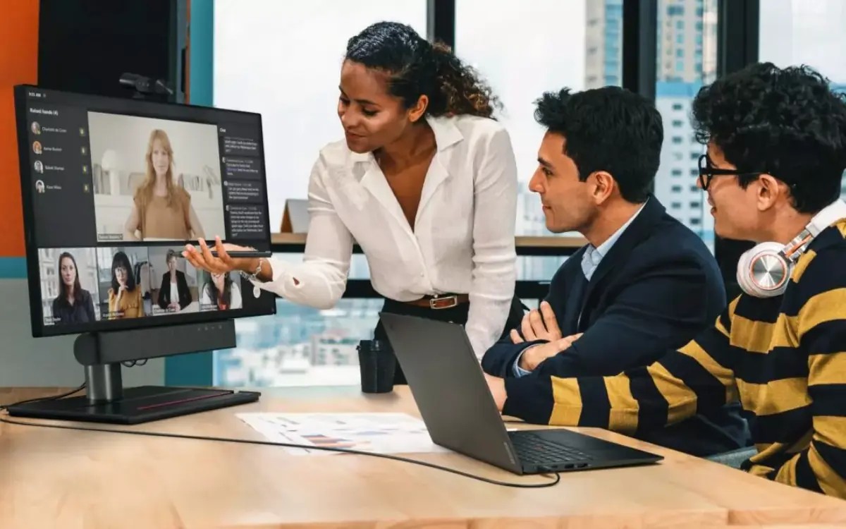 Lenovo ThinkSmart View Plus Dokunmatik Ekranlı Microsoft Teams Room