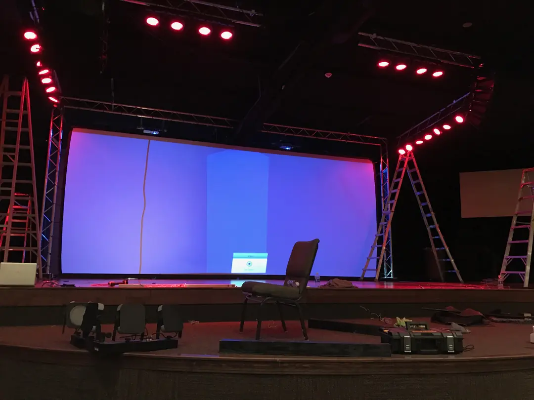 16 mt Projeksiyon Perdesi