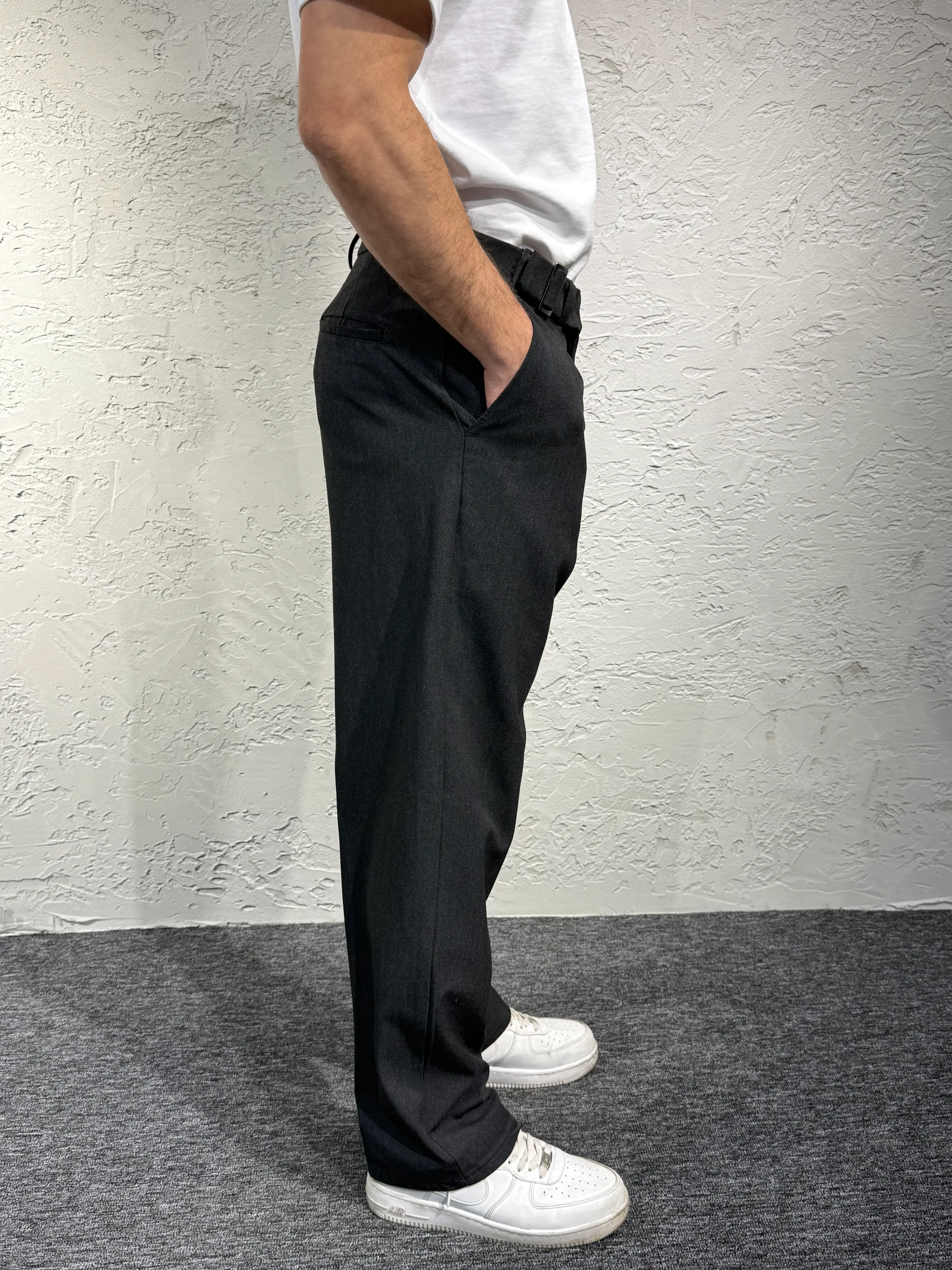 Tek Toka Detaylı Kumaş Pantolon