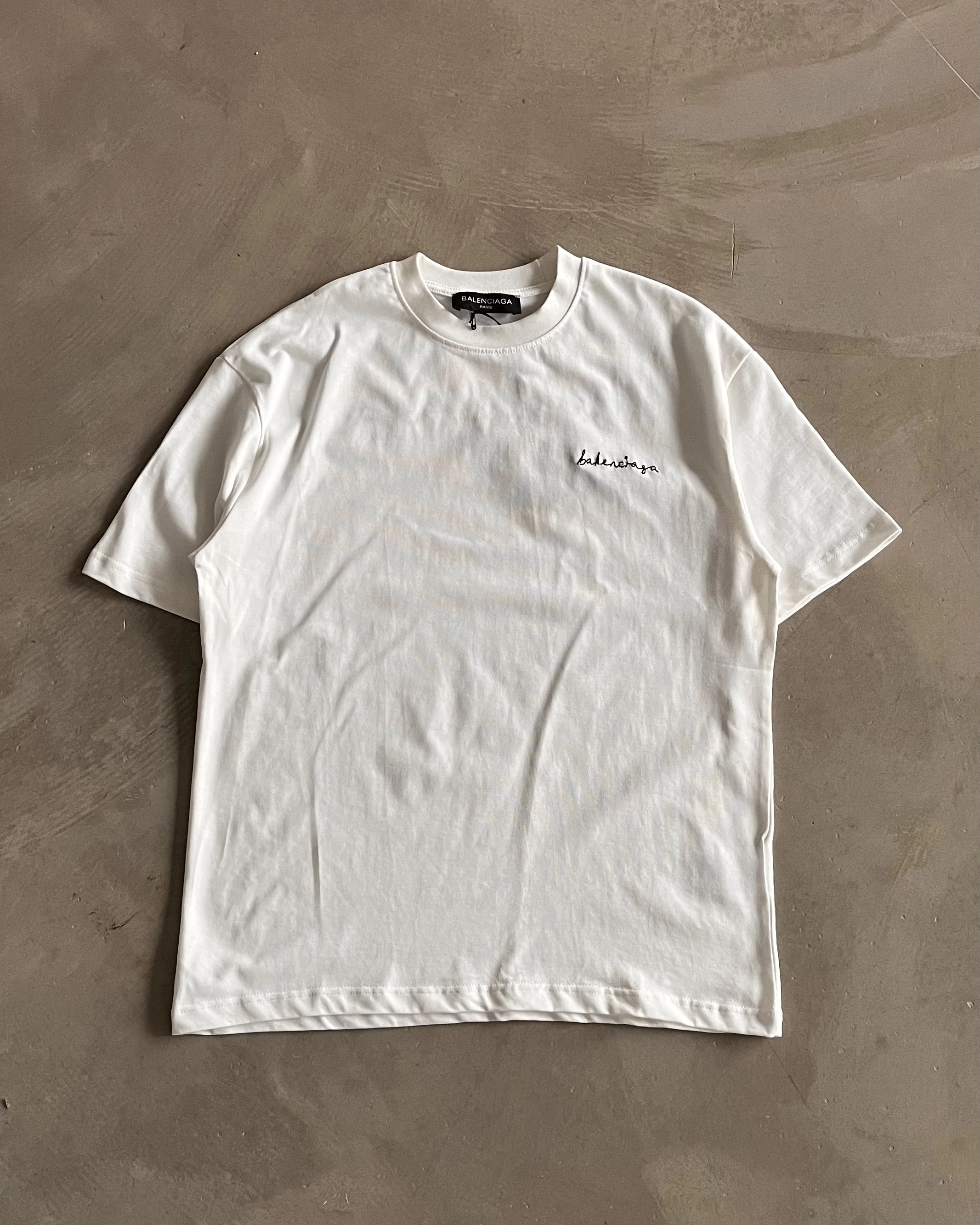 Göğüs ve Sırt Yazı Nakışlı T-Shirt