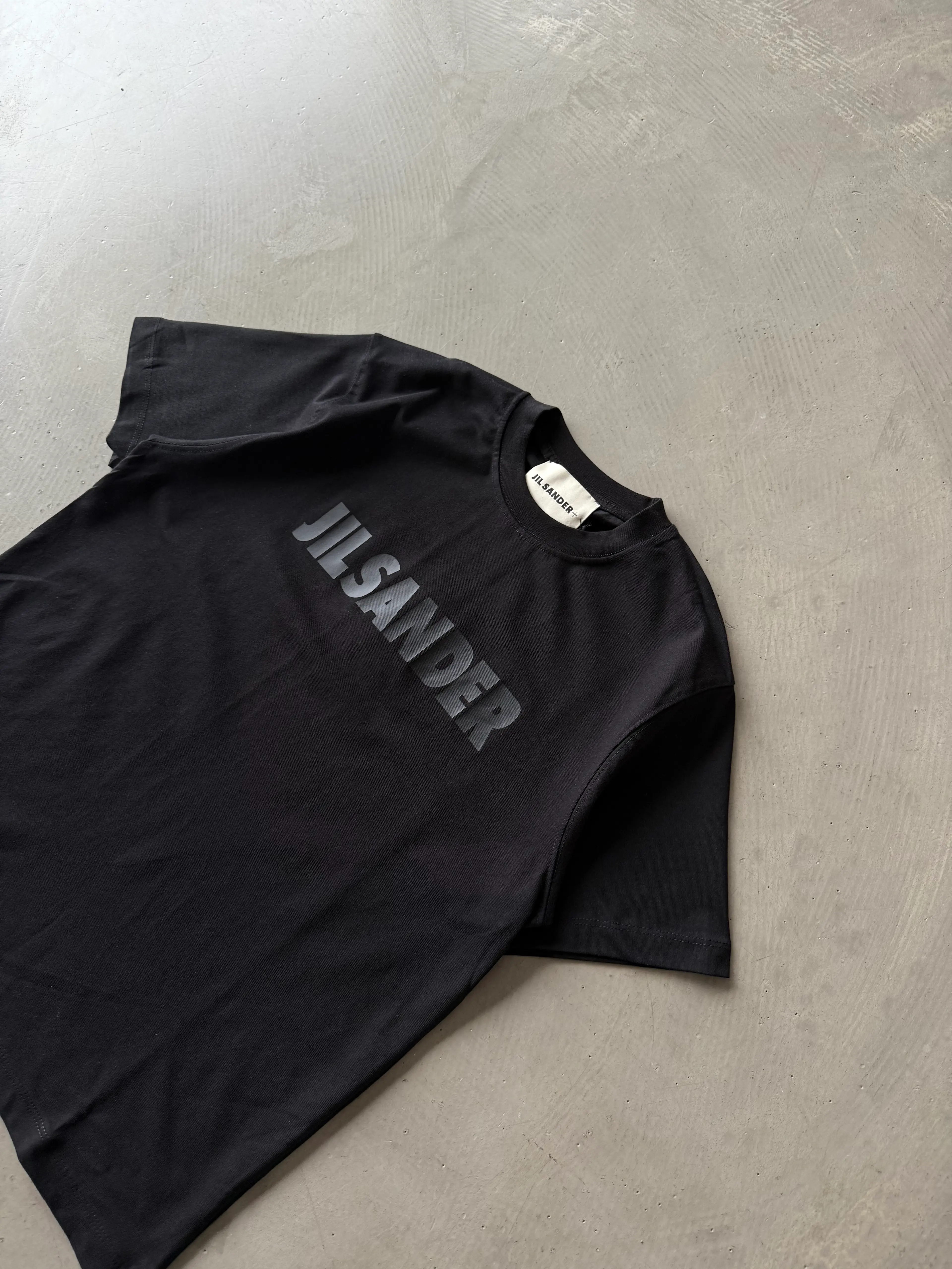 Göğüs Baskılı " Jilsander " Basic T-Shirt