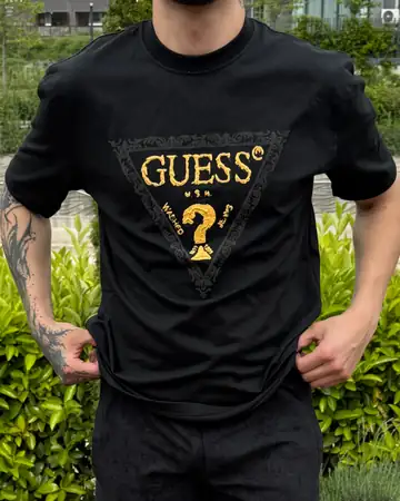 Sarı Üçgen Baskılı T-Shirt - Siyah
