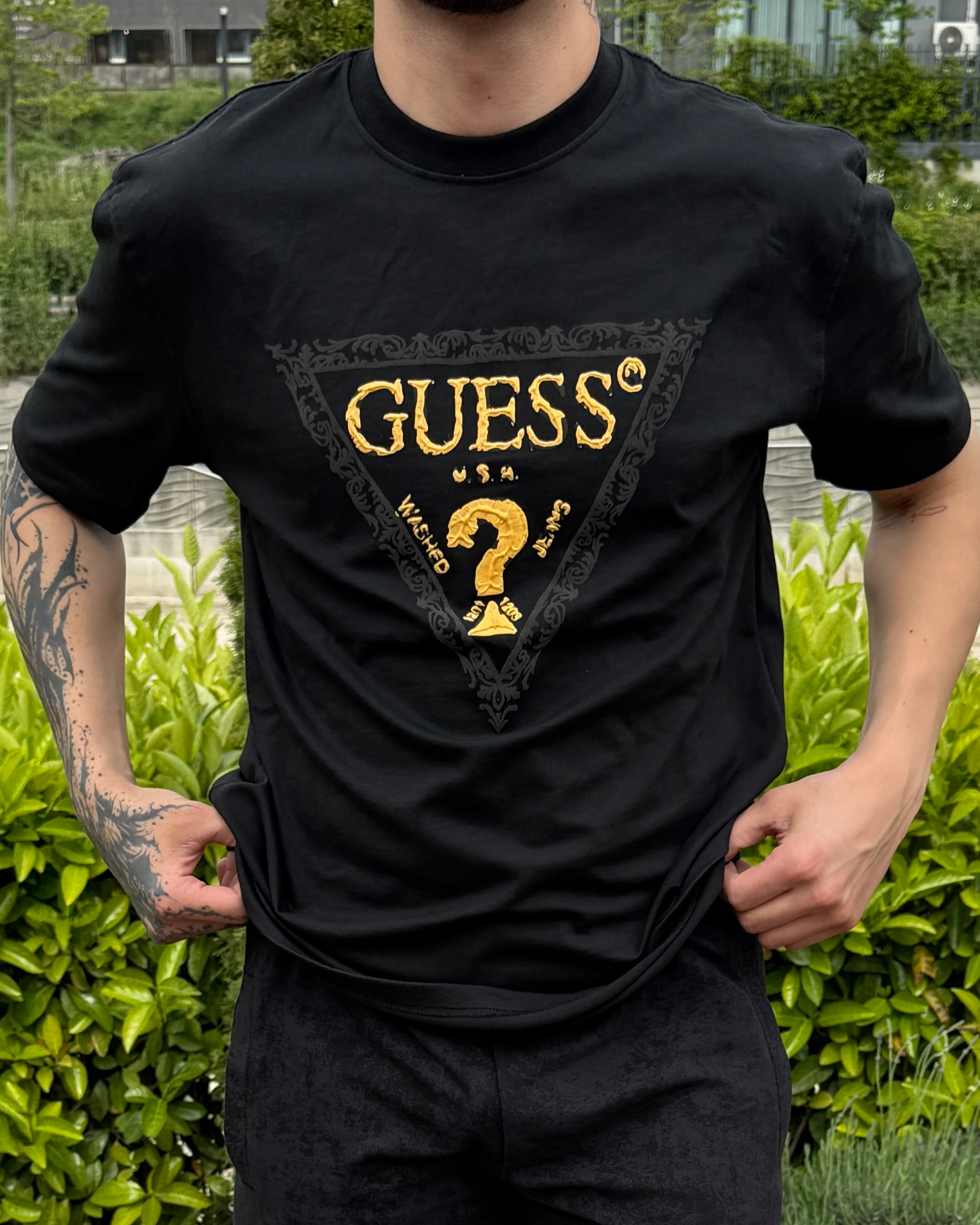 Sarı Üçgen Baskılı T-Shirt