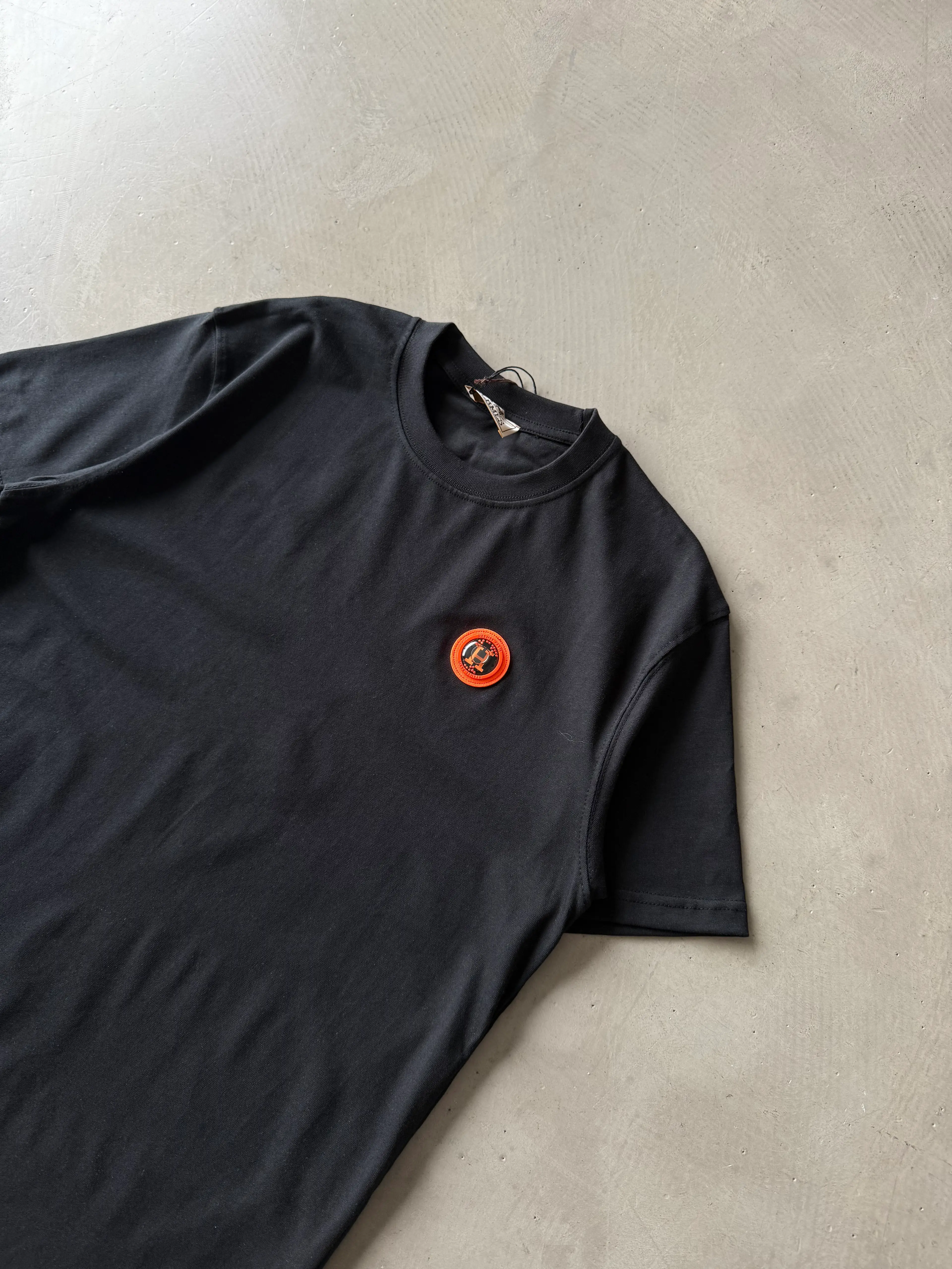 Sol Göğüs Baloncuk Logo Detaylı Basic T-Shirt