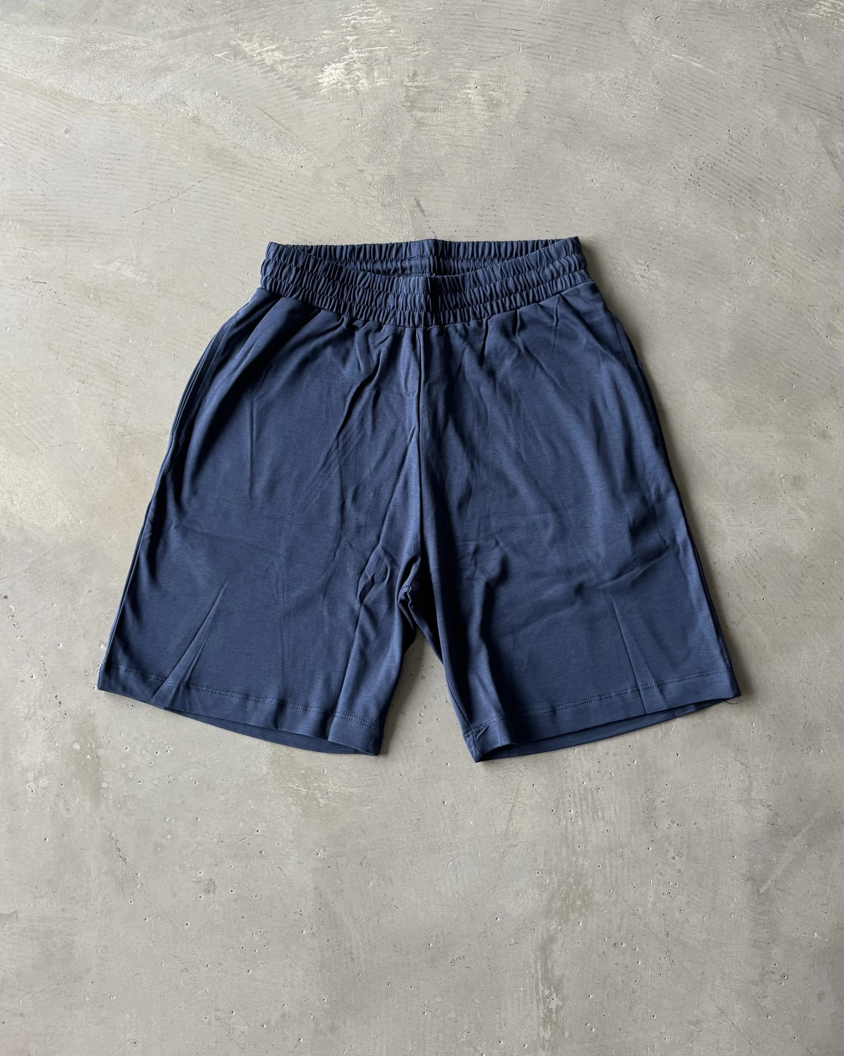 Arka Cep Logo Nakışlı Şort