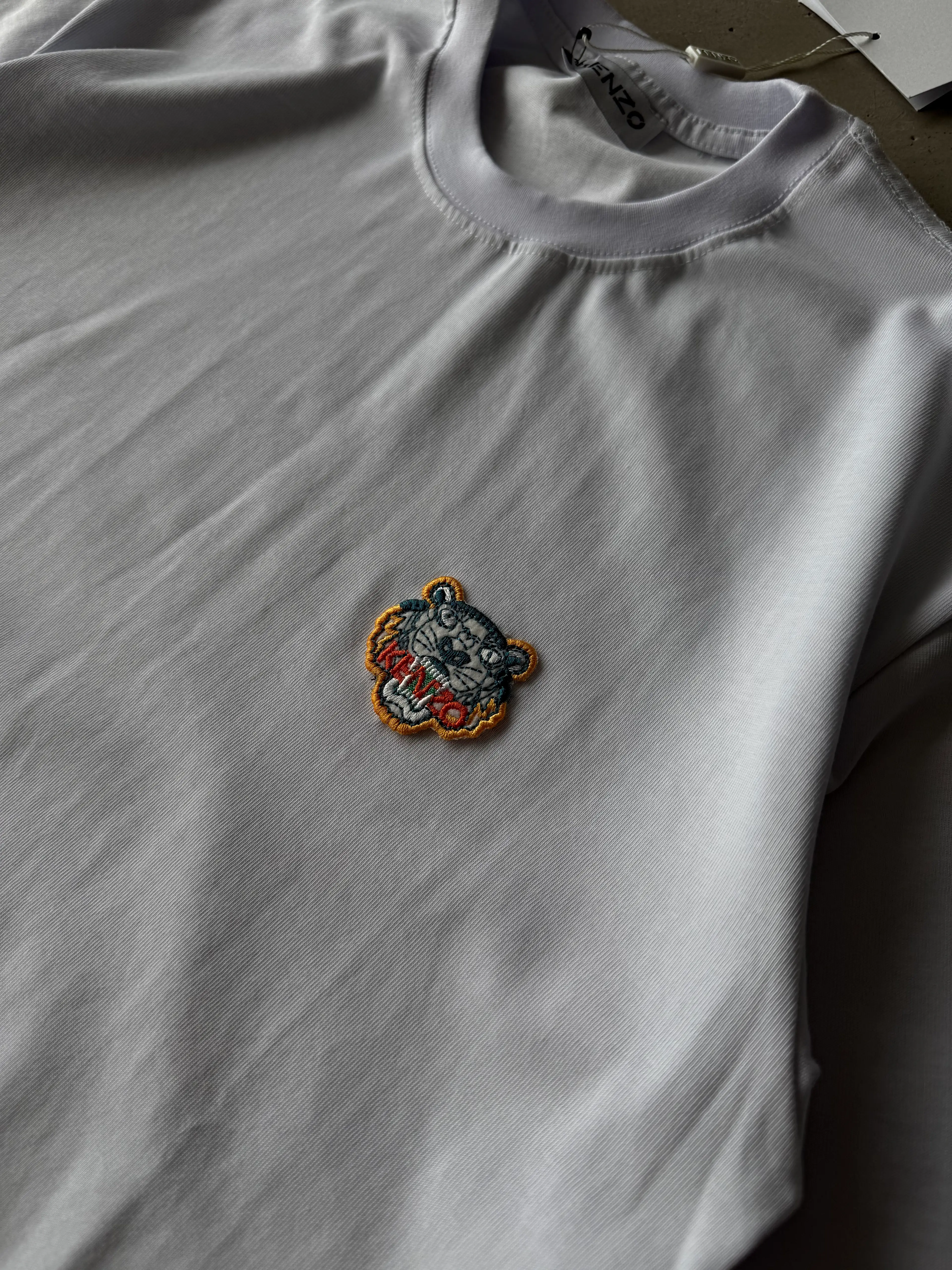 Sol Göğüs Nakış Detaylı Basic T-Shirt