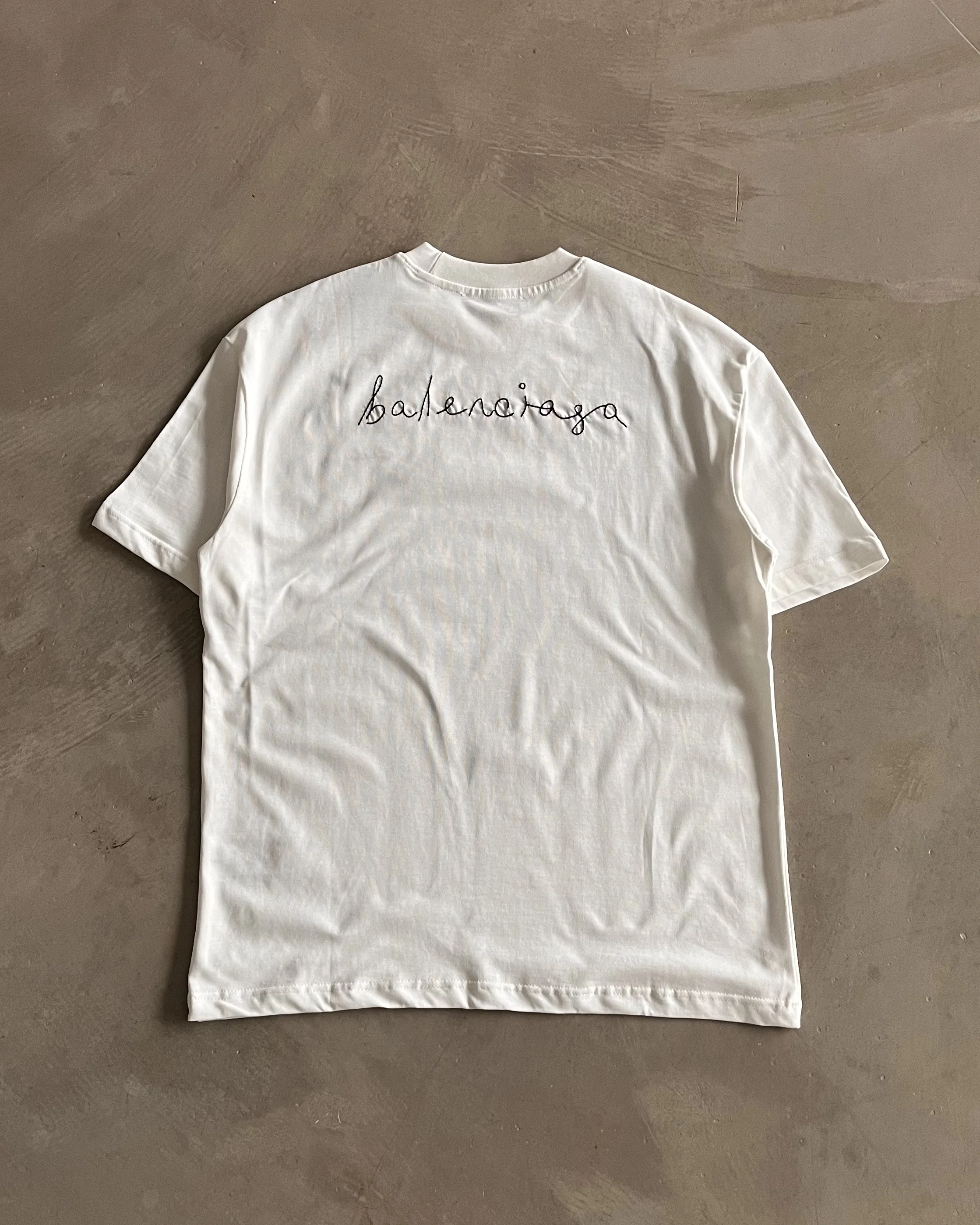 Göğüs ve Sırt Yazı Nakışlı T-Shirt