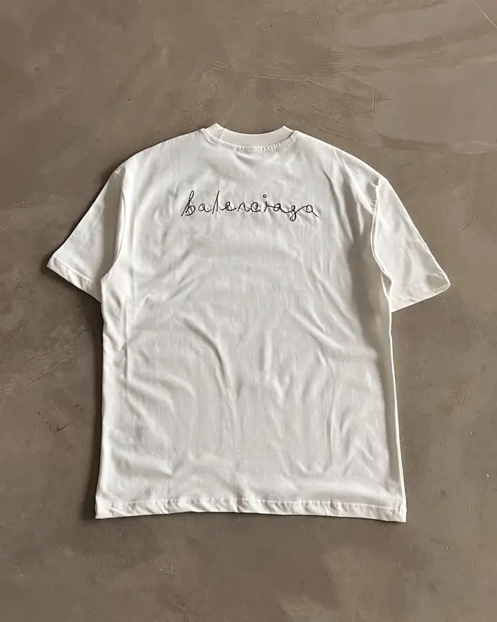 Göğüs ve Sırt Yazı Nakışlı T-Shirt