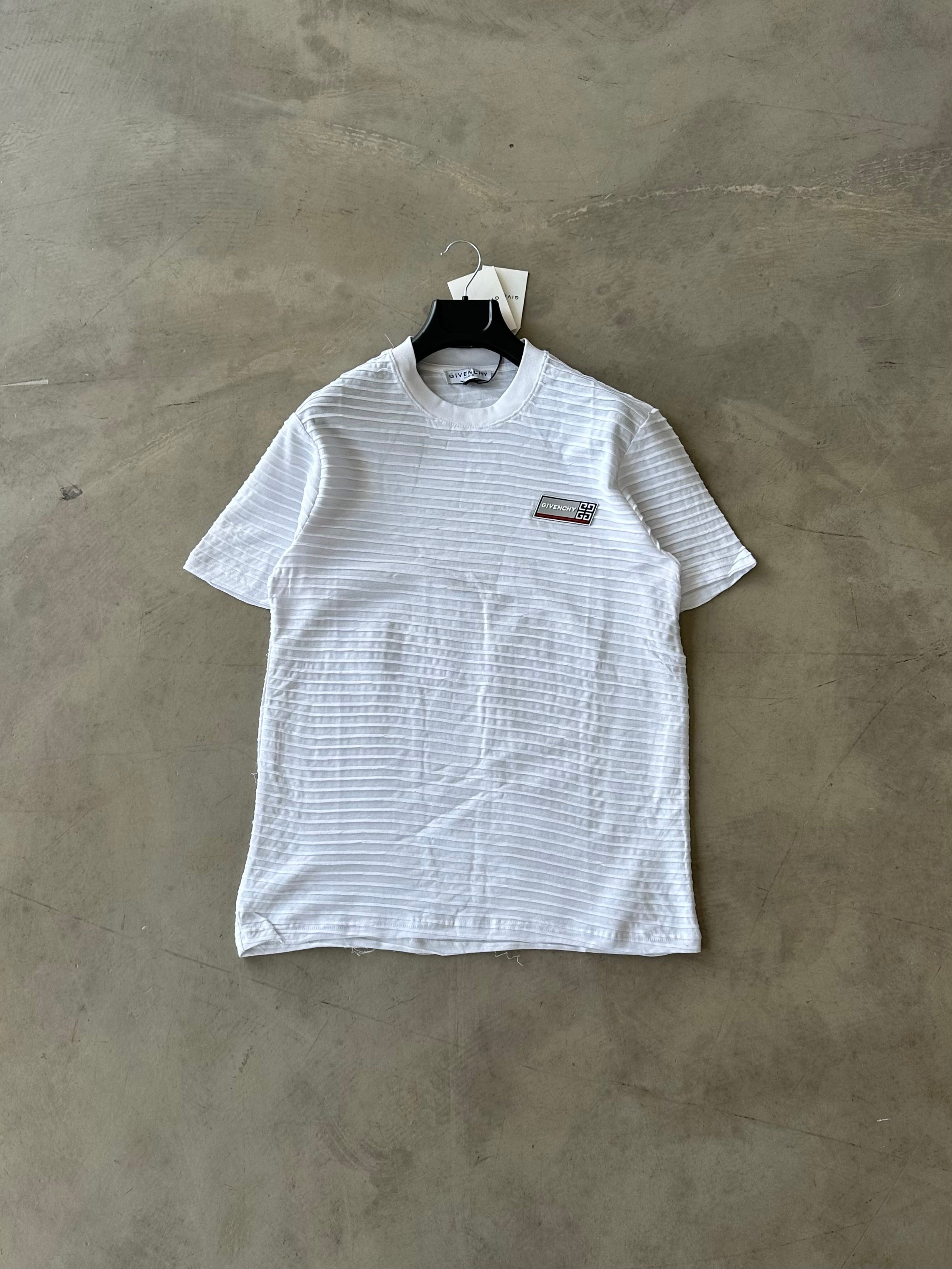 GVNC Logo Detay Çizgili Basic Tshirt - Beyaz