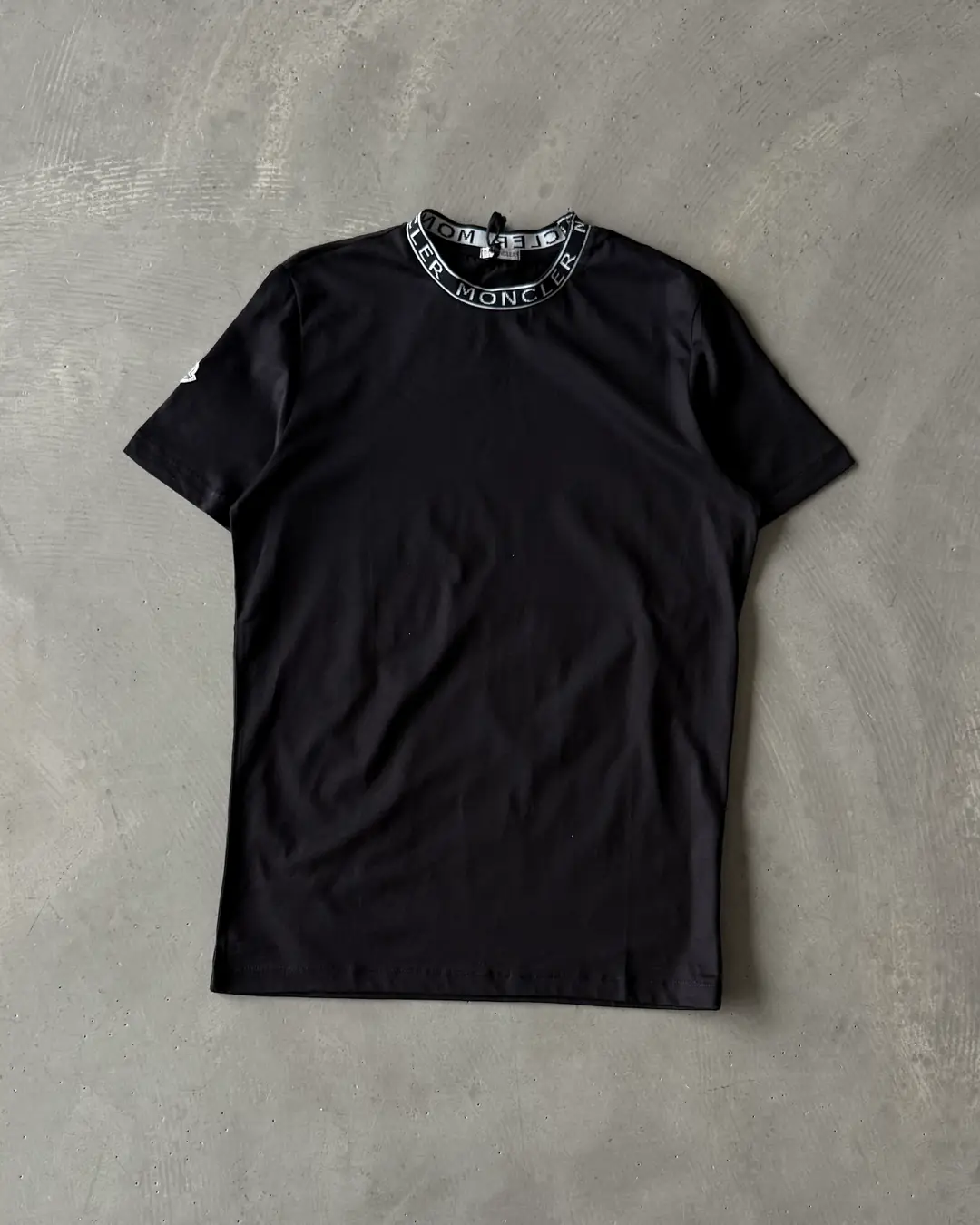 Yaka Logo Detaylı Basic T-Shirt
