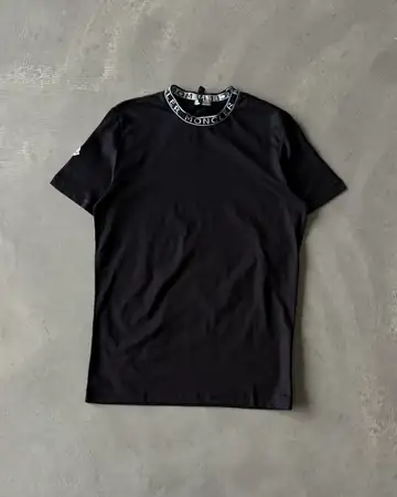 Yaka Logo Detaylı Basic T-Shirt