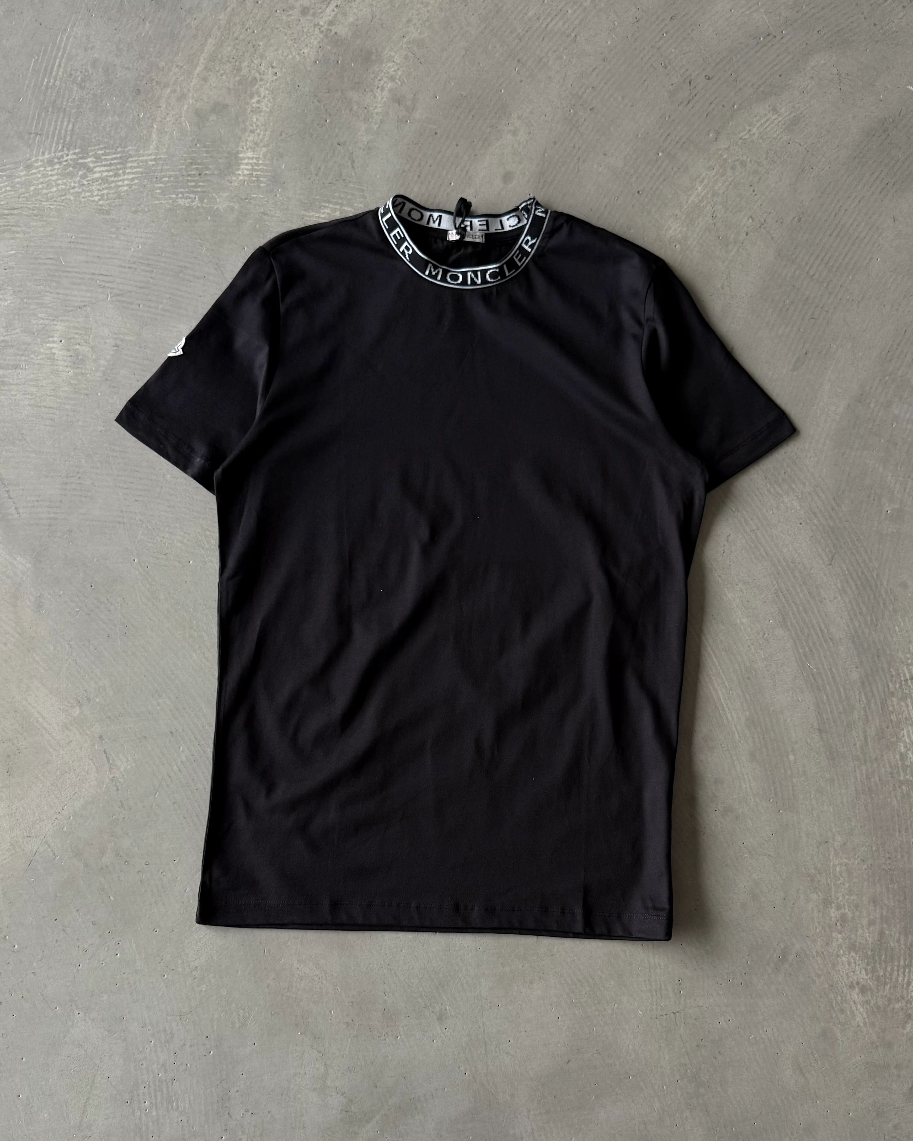 Yaka Logo Detaylı Basic T-Shirt