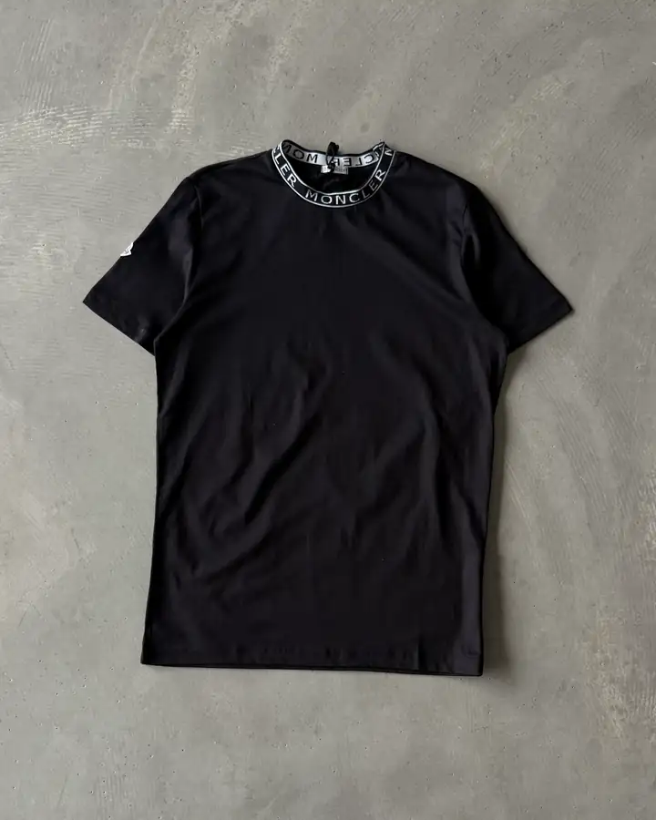 Yaka Logo Detaylı Basic T-Shirt