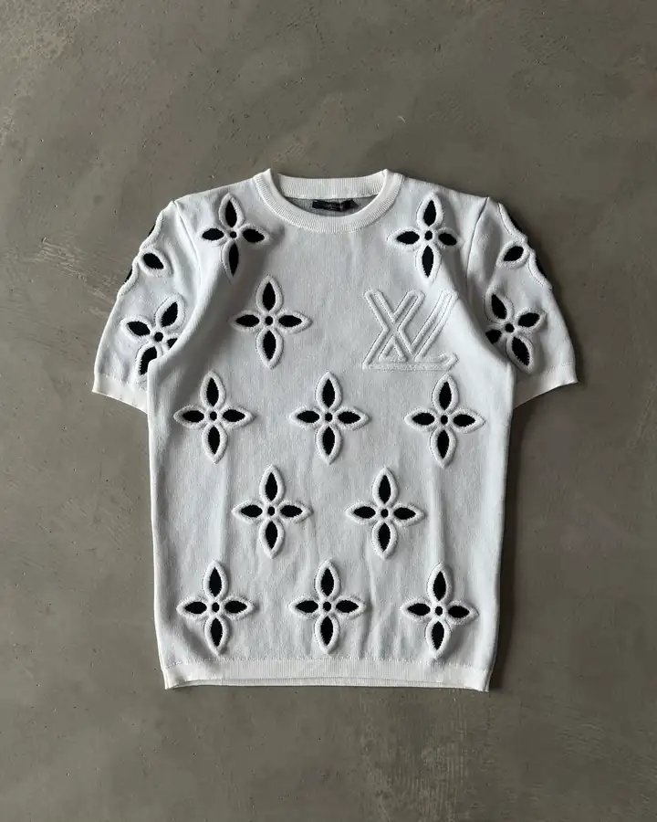 Sol Göğüs Logolu Çiçek Desenli Triko T-Shirt - Beyaz ( Siyah Çiçekli )